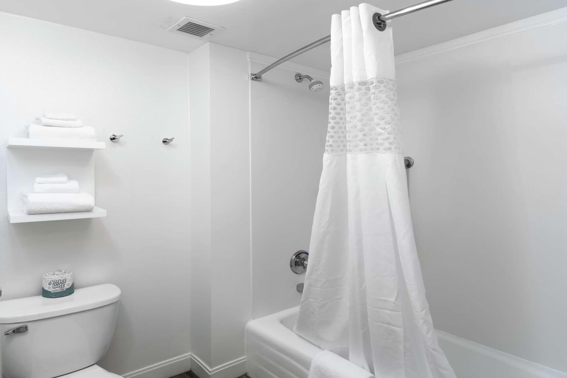 Hampton Inn & Suites Raleigh Cary Lenovo Center gallery photo in Cary, NC — image 40