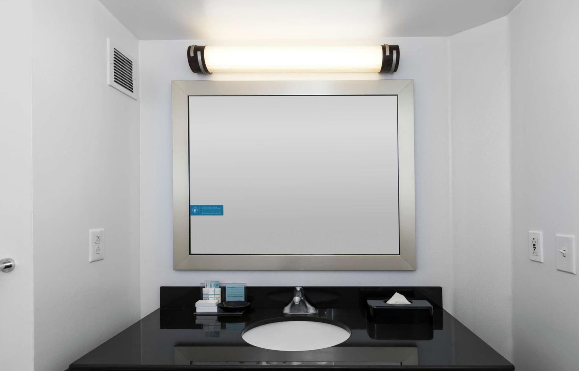 Hampton Inn & Suites Raleigh Cary Lenovo Center gallery photo in Cary, NC — image 6
