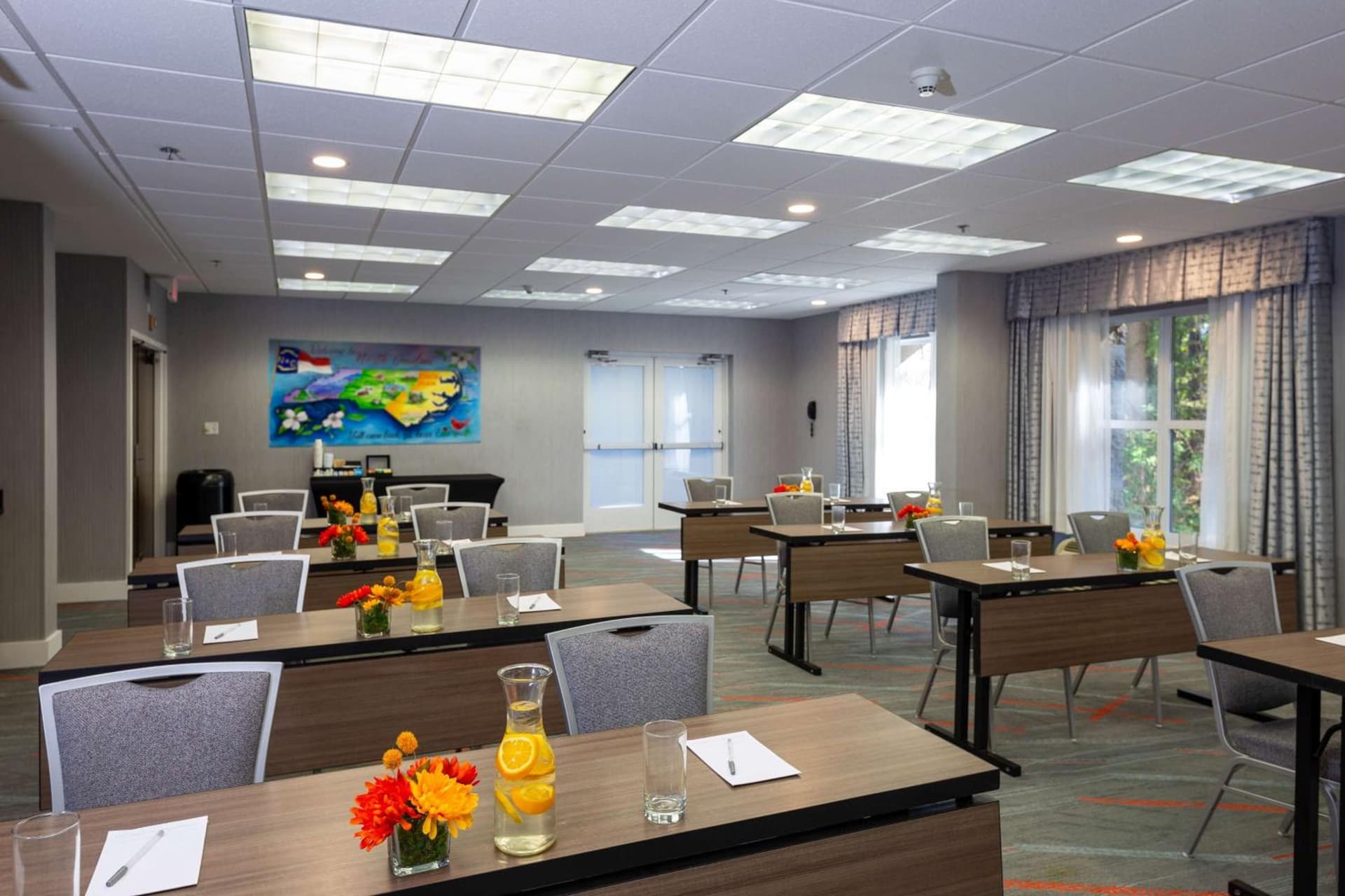 Hampton Inn & Suites Raleigh Cary Lenovo Center gallery photo in Cary, NC — image 8