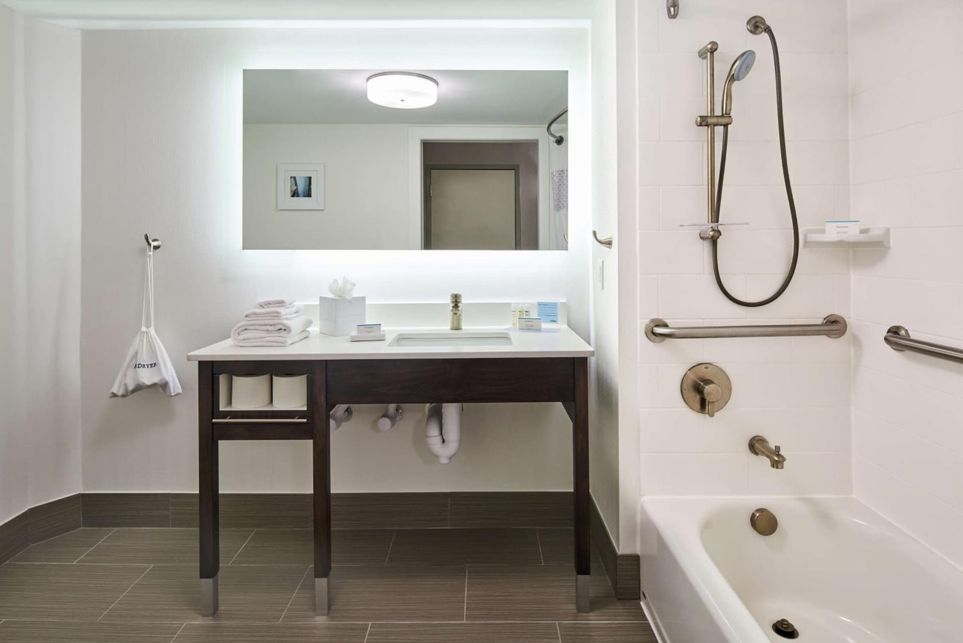 Hampton Inn & Suites Chapel Hill/Durham gallery photo in Chapel Hill, NC — image 13
