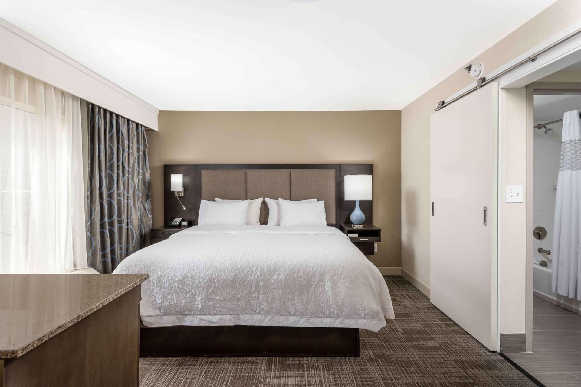 Hampton Inn & Suites Chapel Hill/Durham gallery photo in Chapel Hill, NC — image 37