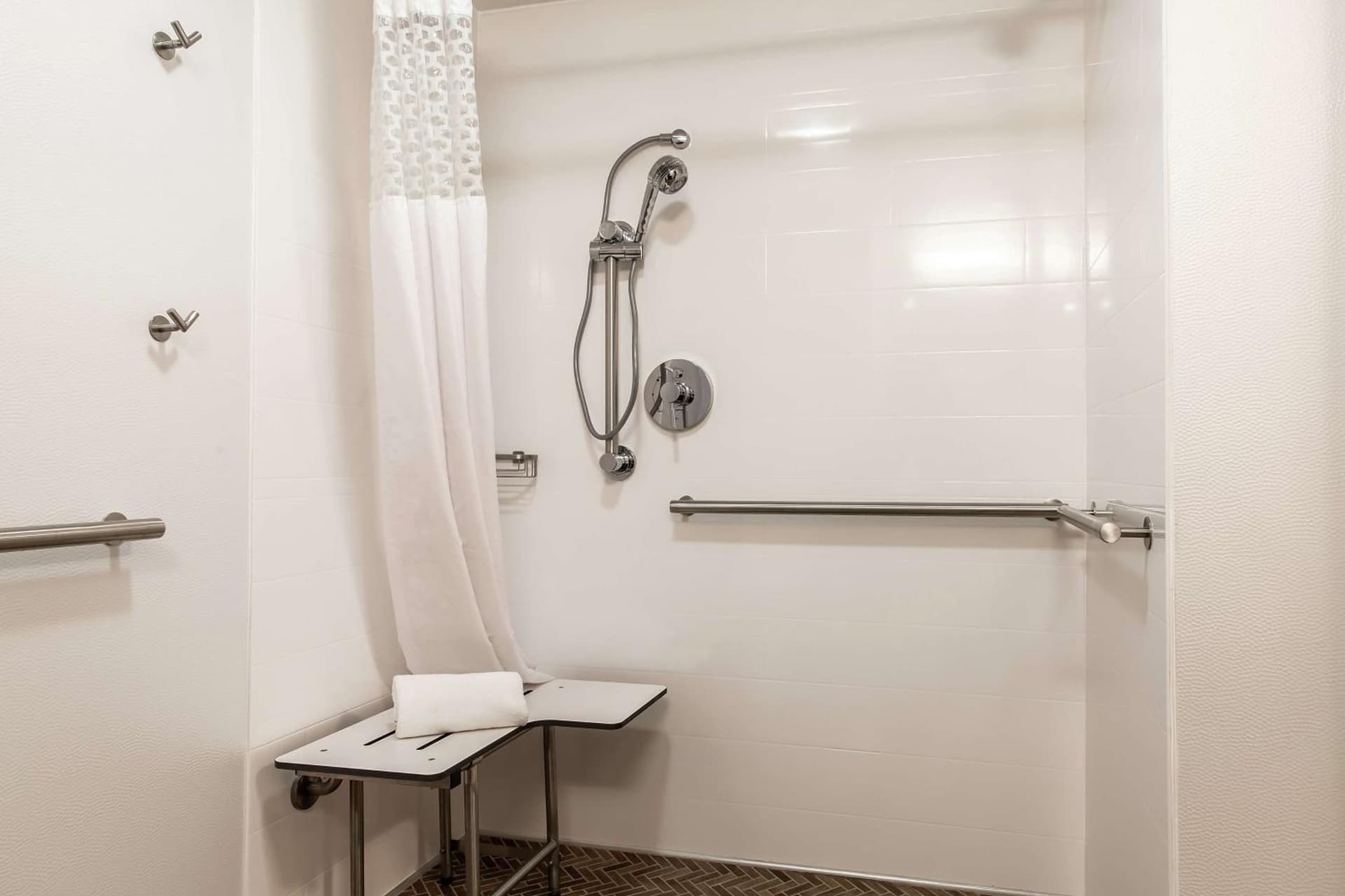 Hampton Inn Rockford gallery photo in Rockford, IL — image 16