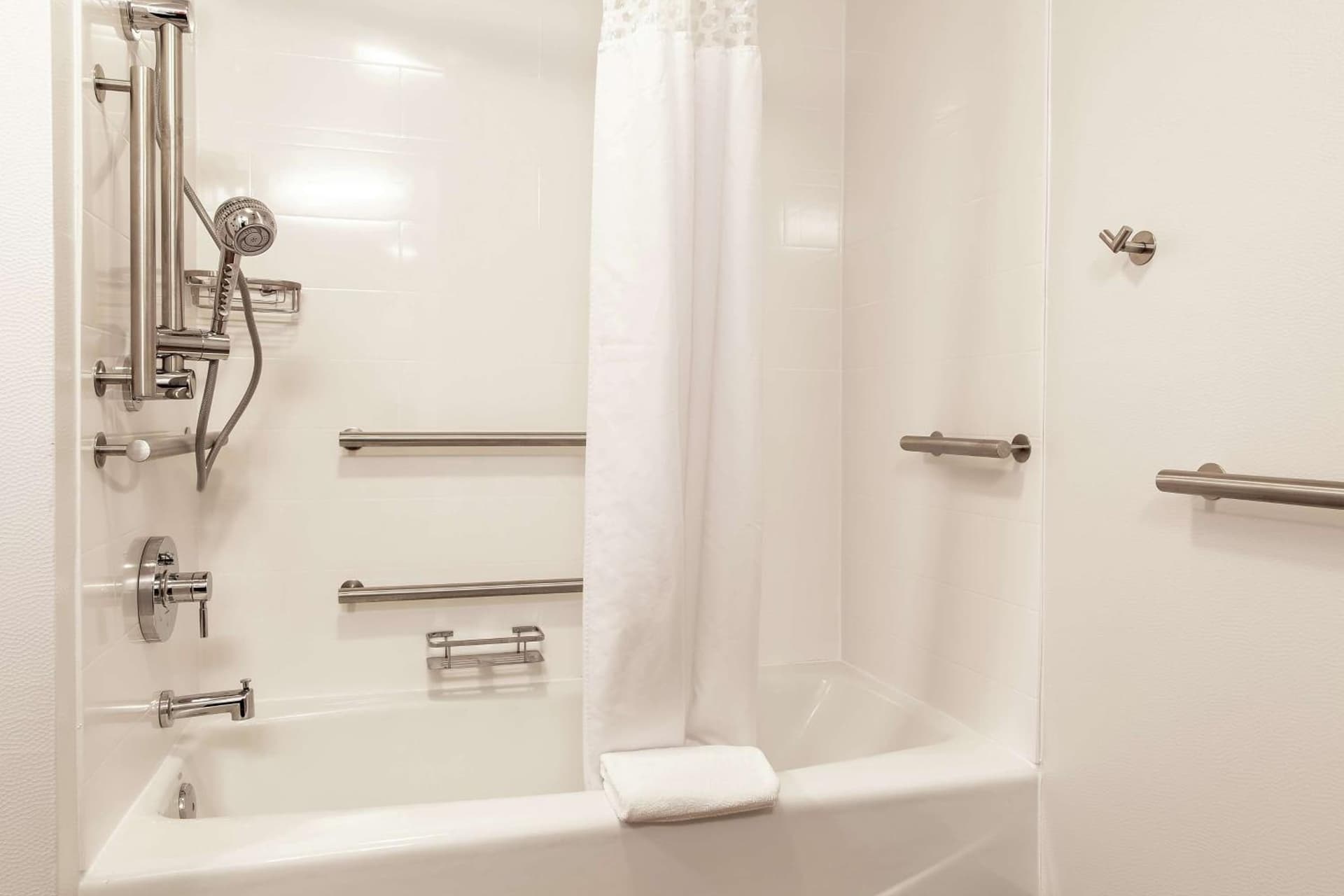 Hampton Inn Rockford gallery photo in Rockford, IL — image 11
