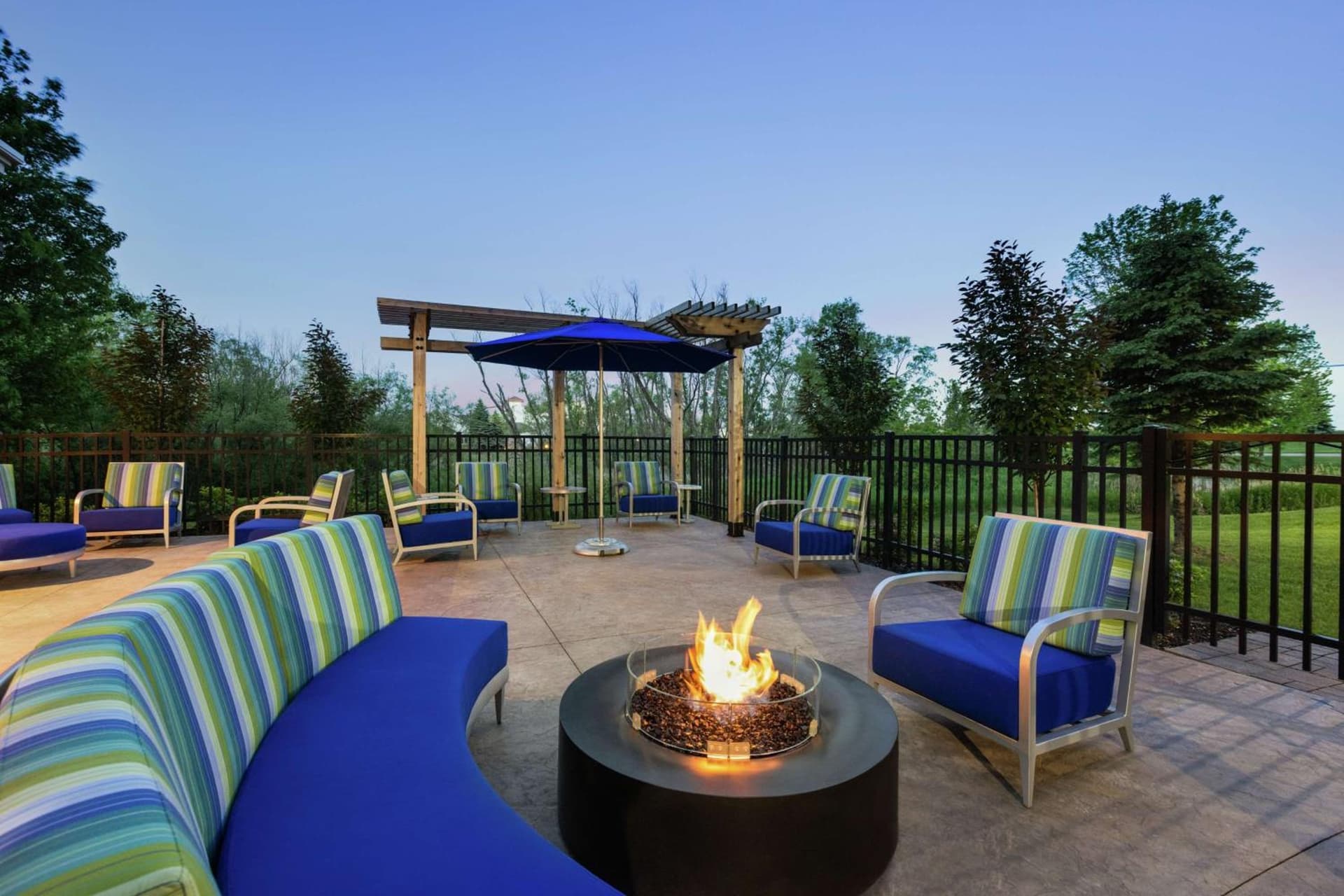 Hampton Inn & Suites Rogers interior in Rogers, MN — gallery photo 2