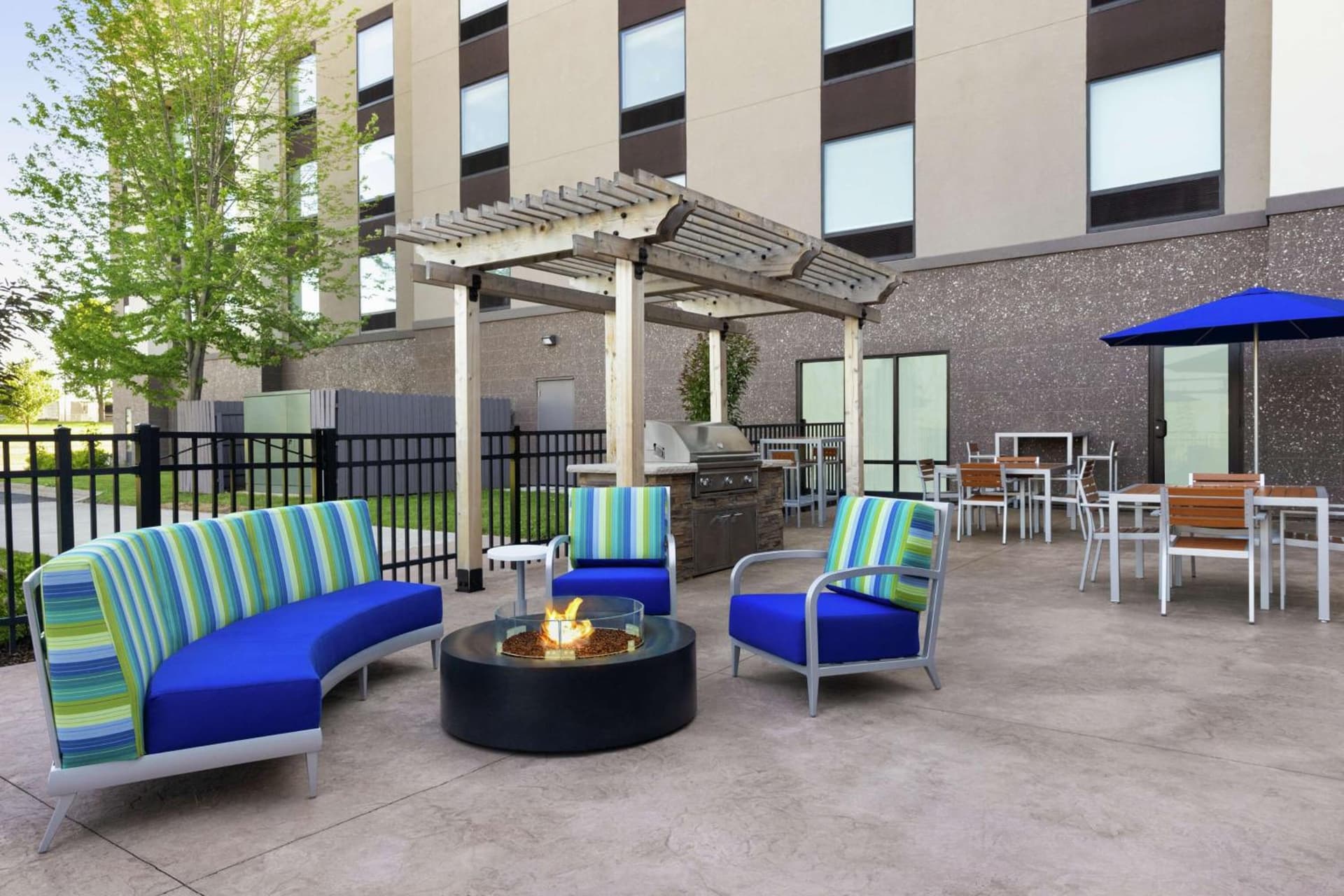 Hampton Inn & Suites Rogers property views in Rogers, MN — gallery photo 3