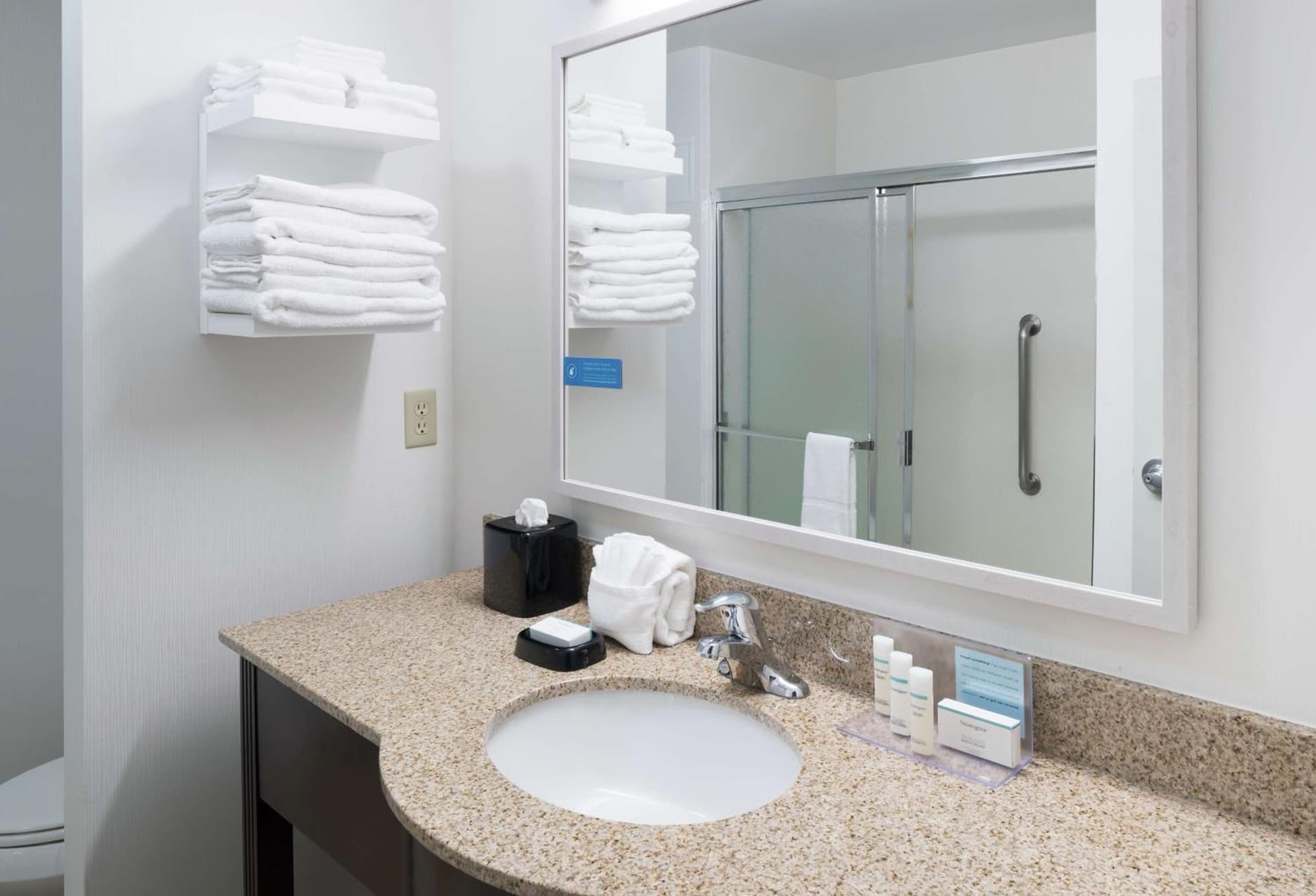 Hampton Inn & Suites Rochester-North gallery photo in Rochester, MN — image 27
