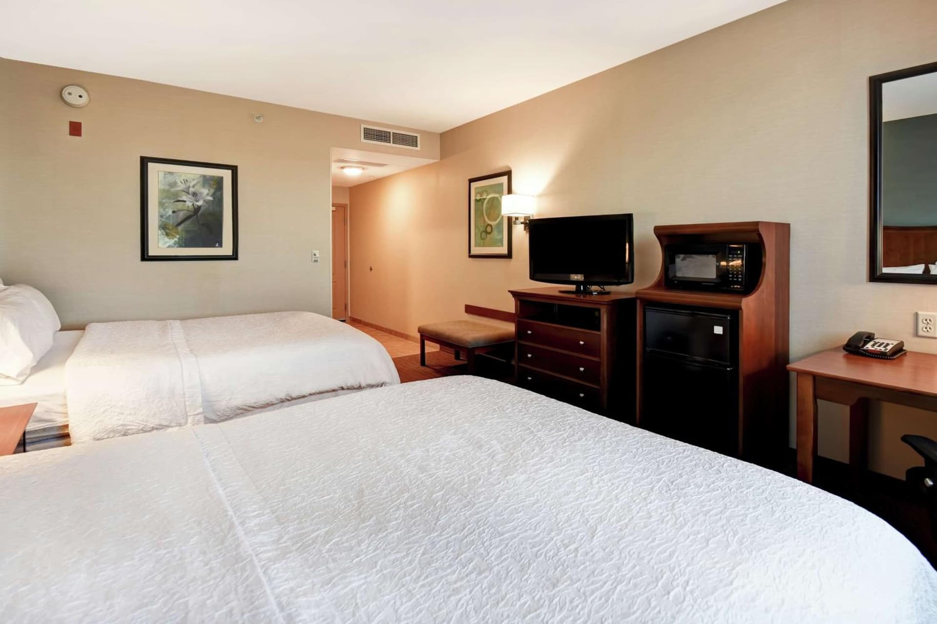 Hampton Inn & Suites Folsom gallery photo in Folsom, CA — image 77