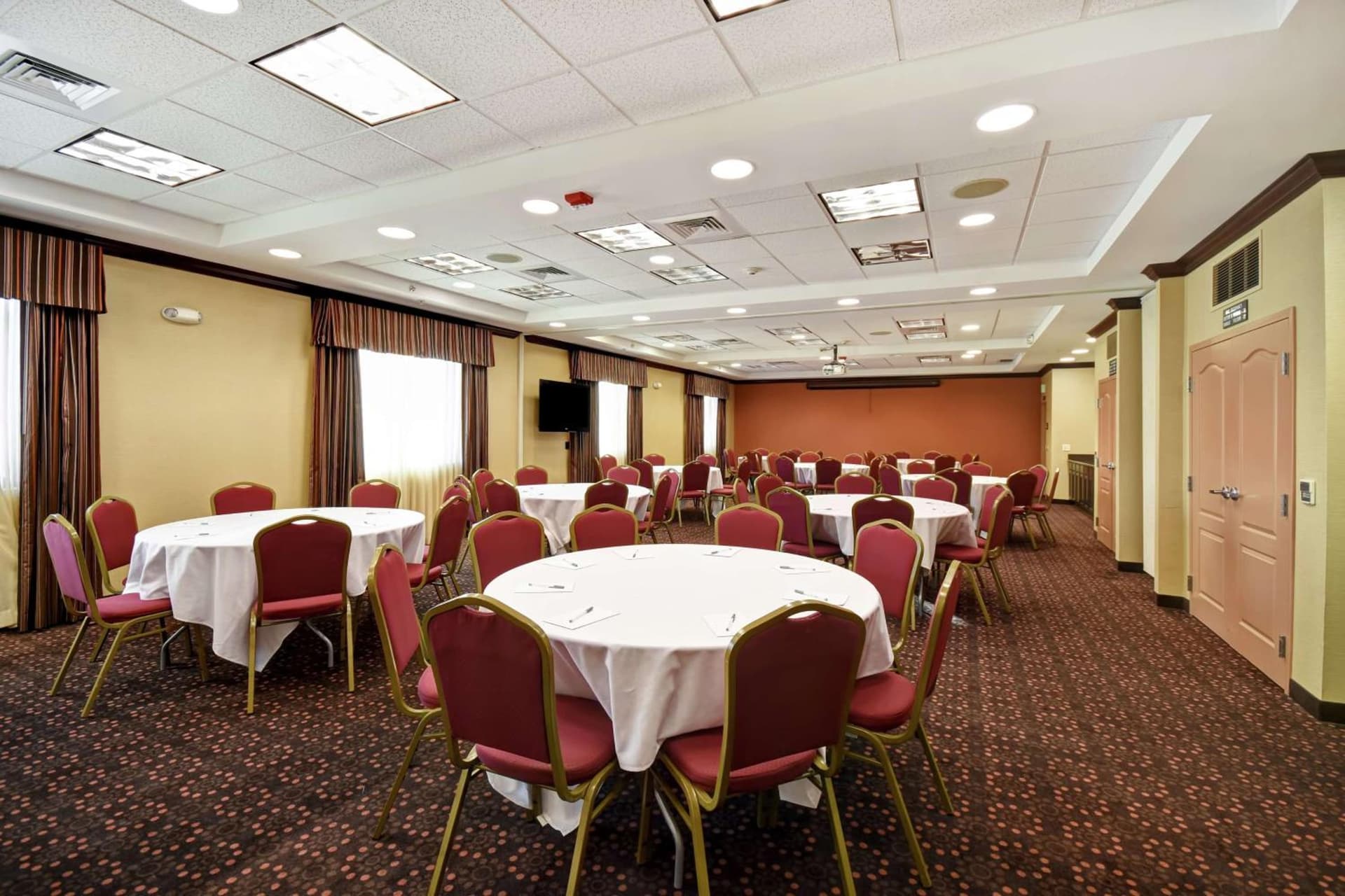 Hampton Inn & Suites Folsom gallery photo in Folsom, CA — image 71