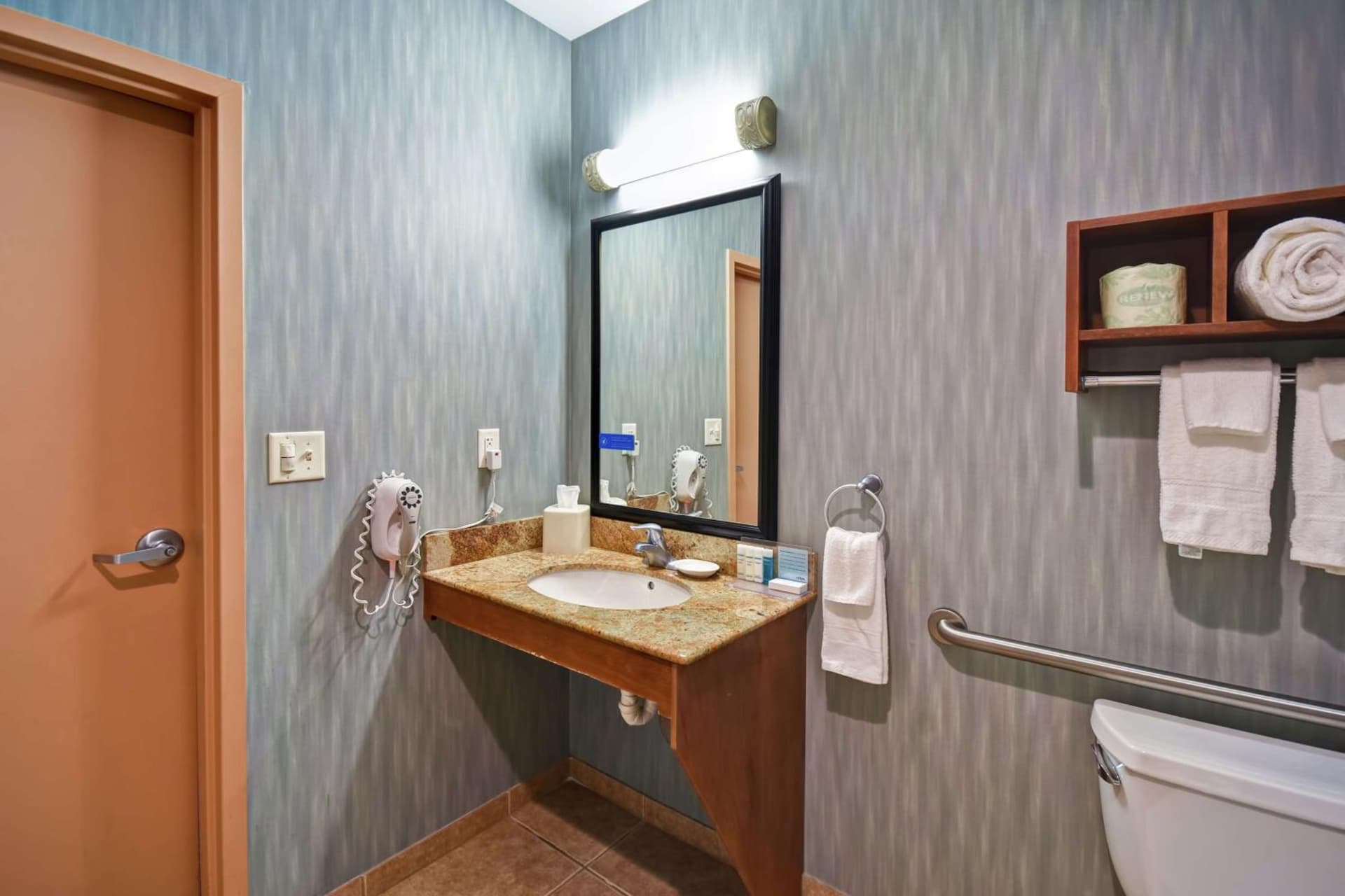Hampton Inn & Suites Folsom gallery photo in Folsom, CA — image 59