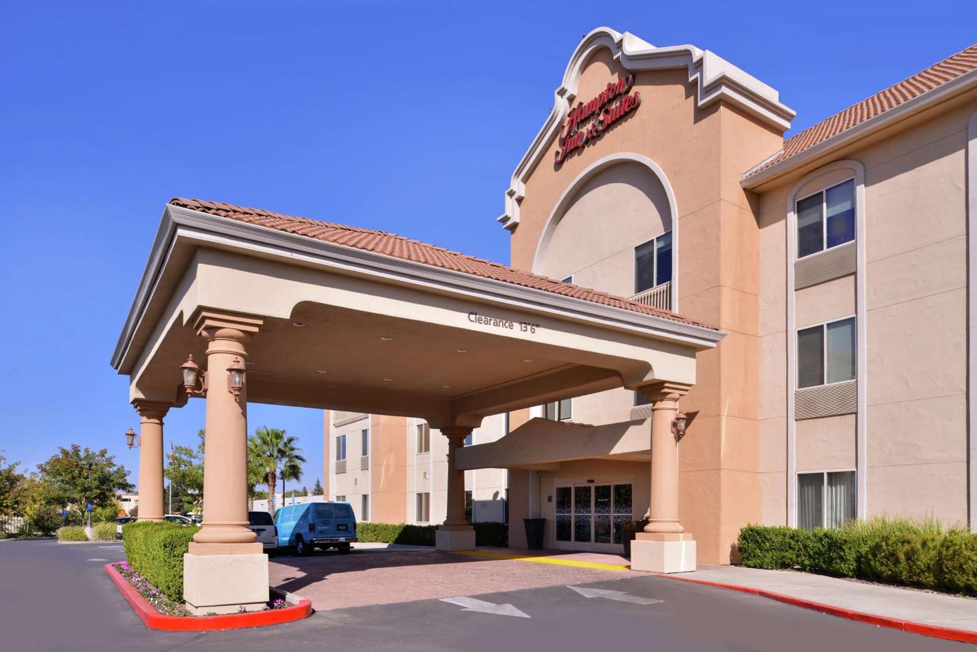 Hampton Inn & Suites Woodland-Sacramento Area interior in Woodland, CA — gallery photo 2