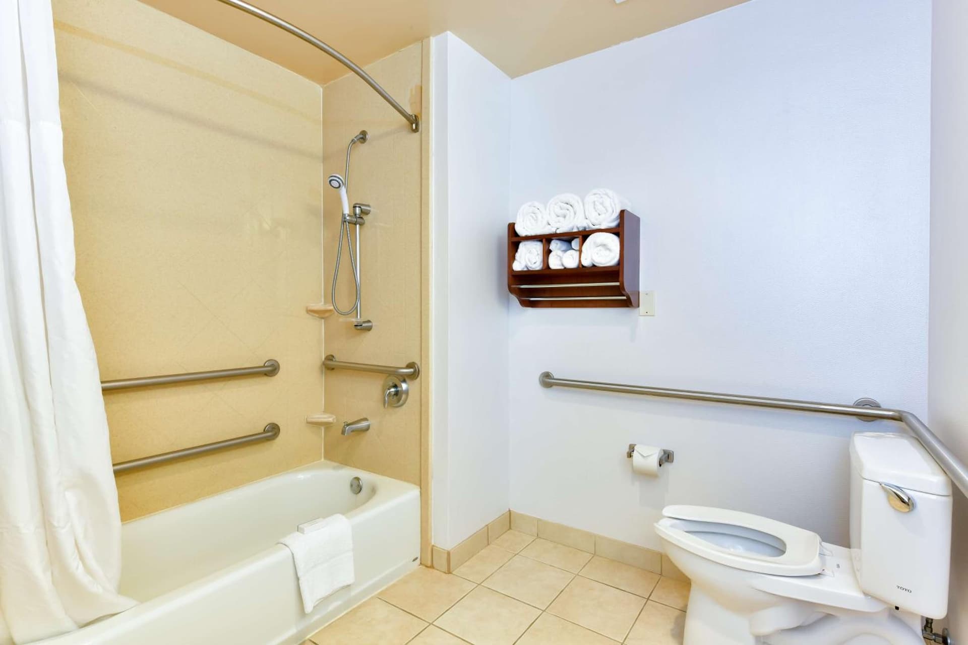 Hampton Inn & Suites Pittsburg gallery photo in Pittsburg, CA — image 7