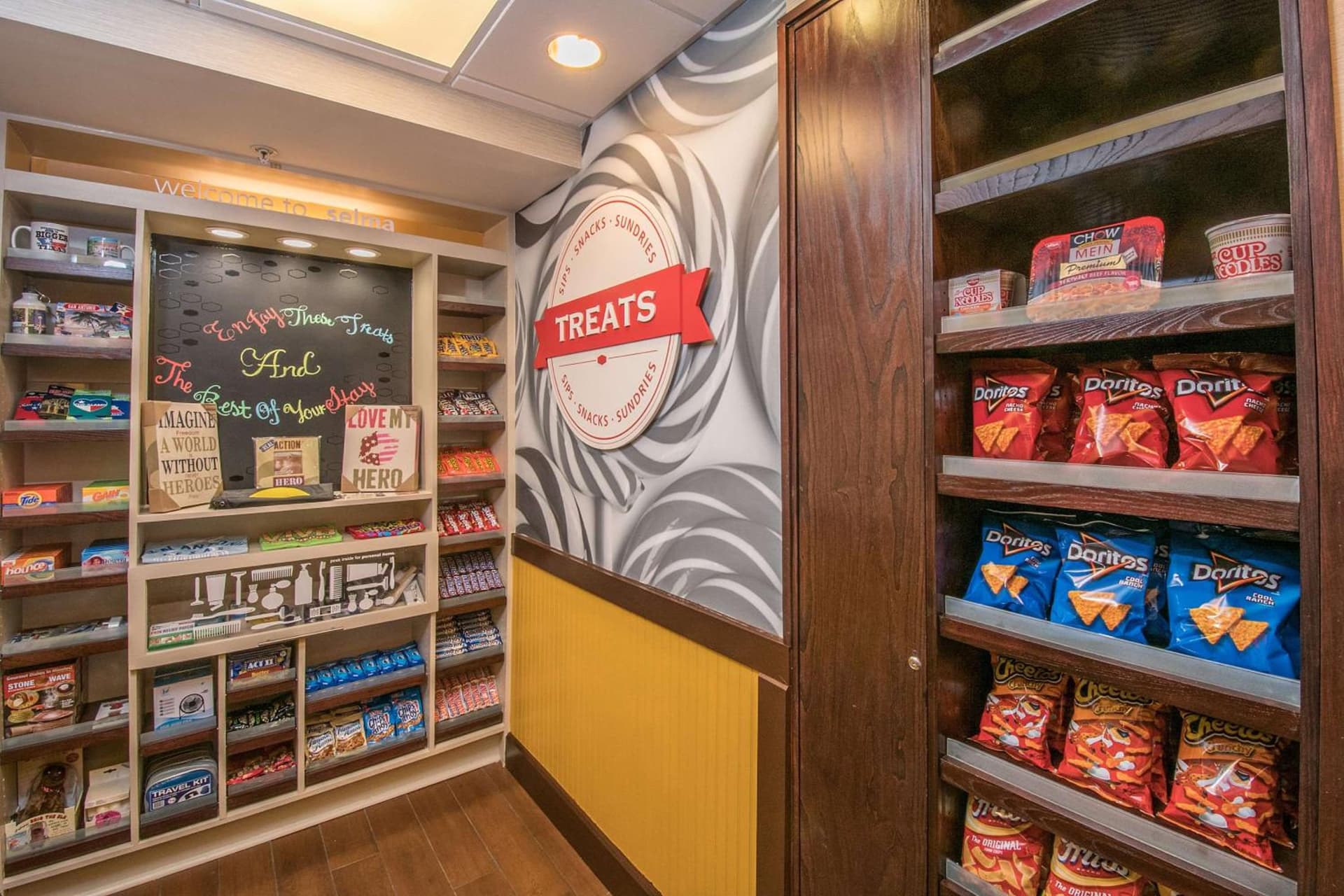 Hampton Inn & Suites Selma-San Antonio/Randolph AFB interior in Selma, TX — gallery photo 2