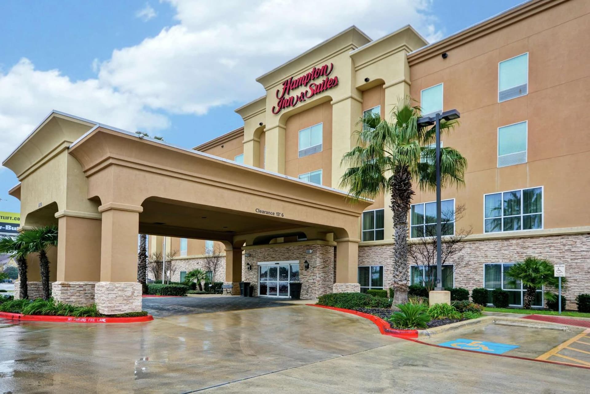 Hampton Inn & Suites San Antonio/Northeast I-35 property views in San Antonio, TX — gallery photo 3