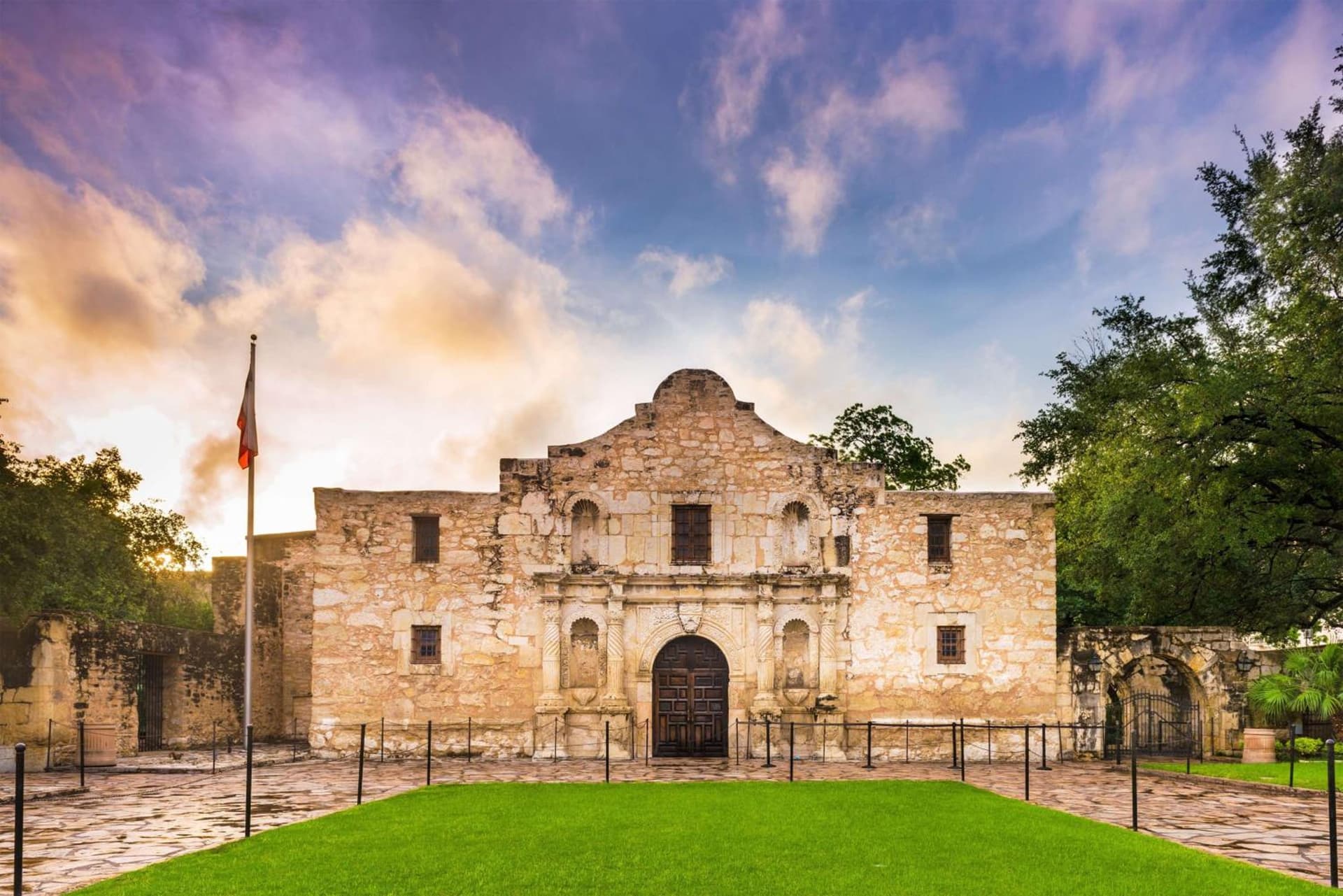 The Emily Morgan Hotel - A DoubleTree by Hilton gallery photo in San Antonio, TX — image 70