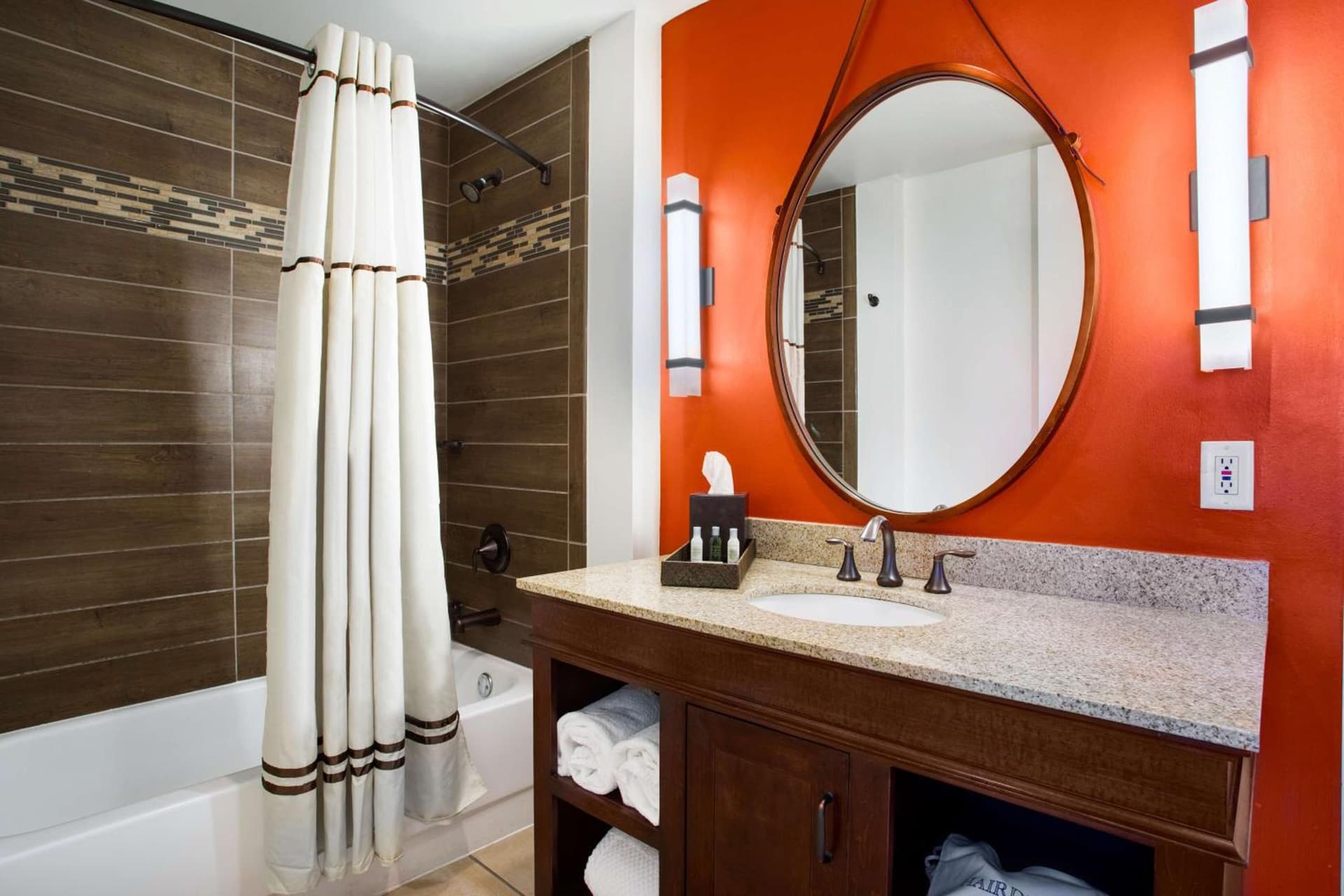 The Emily Morgan Hotel - A DoubleTree by Hilton gallery photo in San Antonio, TX — image 9