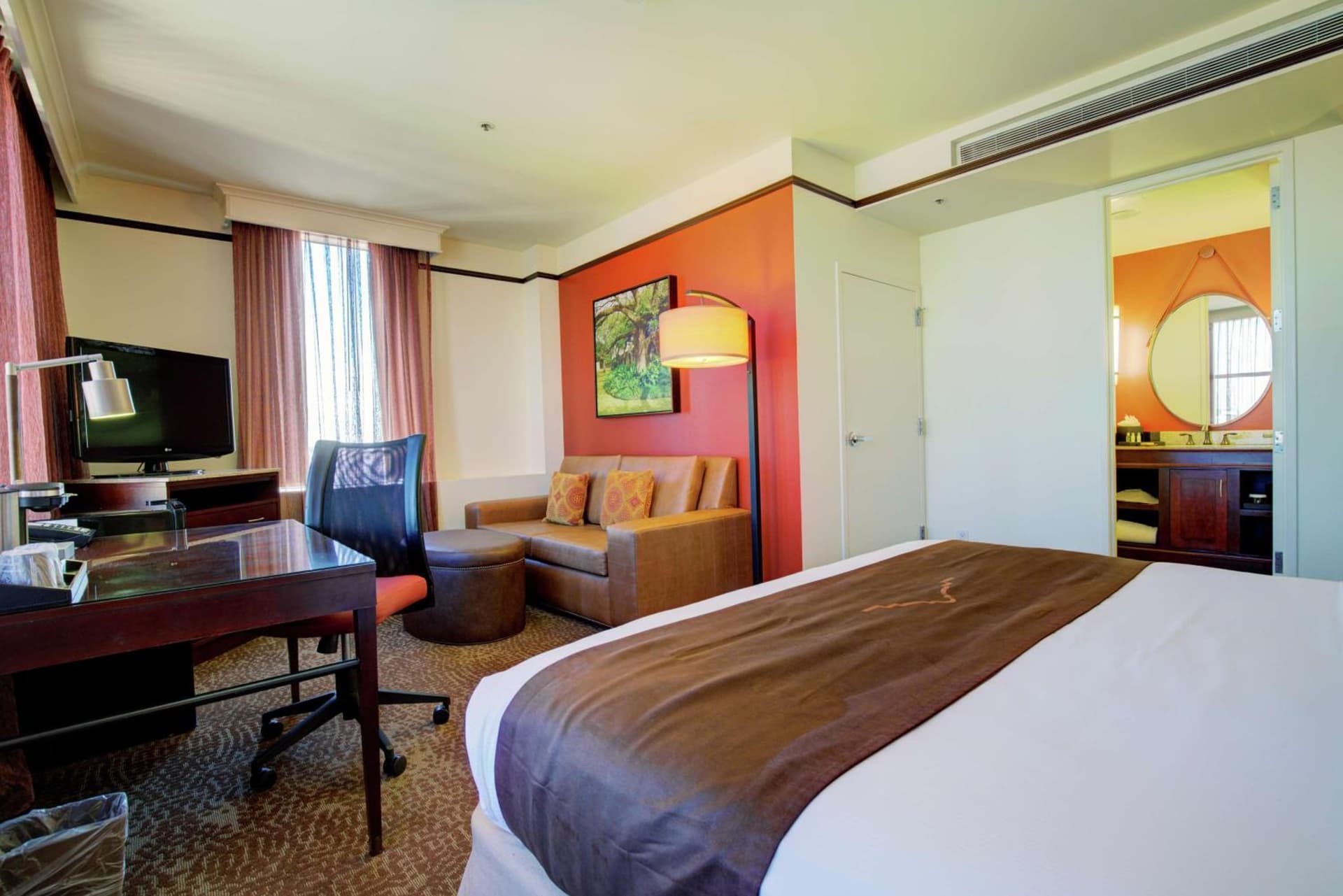 The Emily Morgan Hotel - A DoubleTree by Hilton gallery photo in San Antonio, TX — image 5