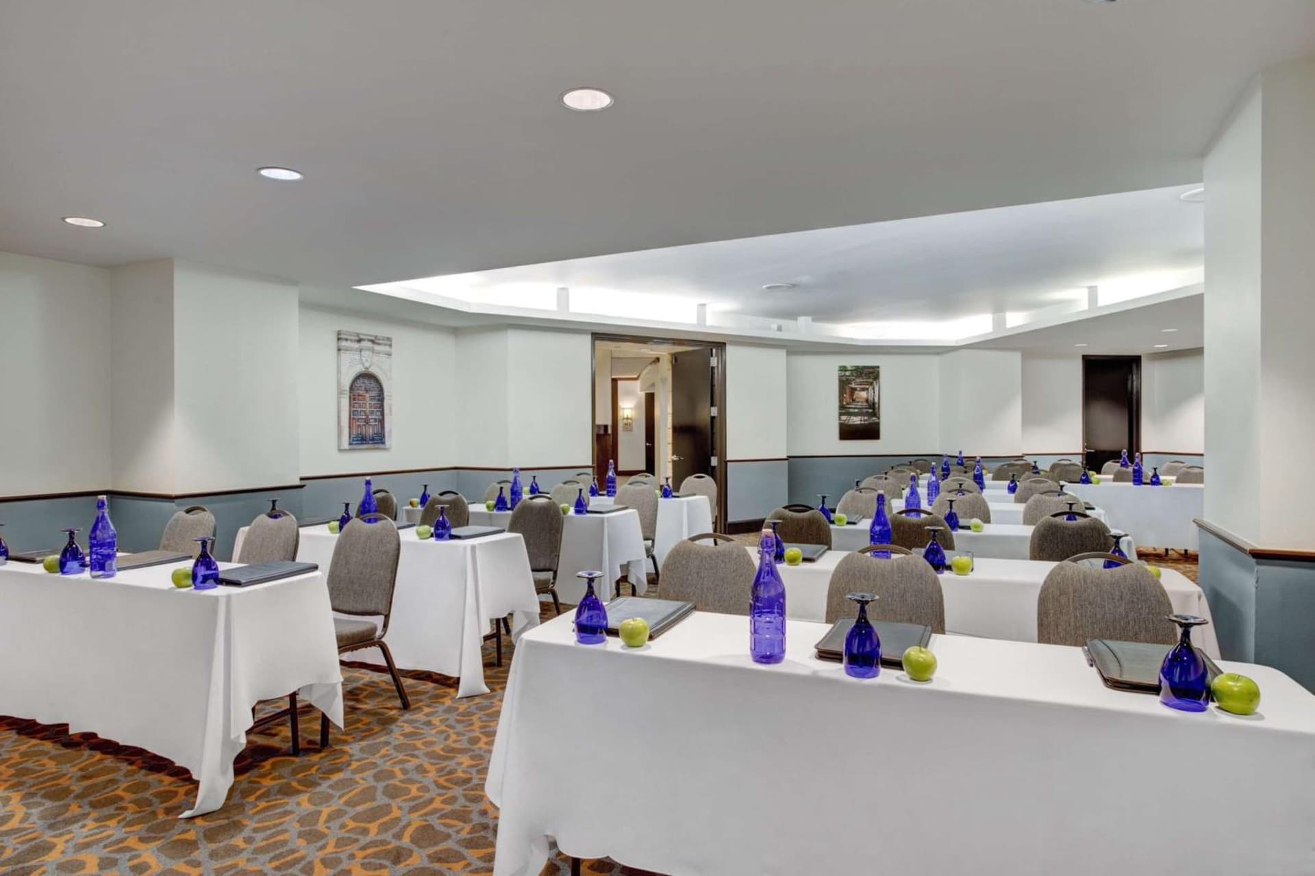The Emily Morgan Hotel - A DoubleTree by Hilton gallery photo in San Antonio, TX — image 31