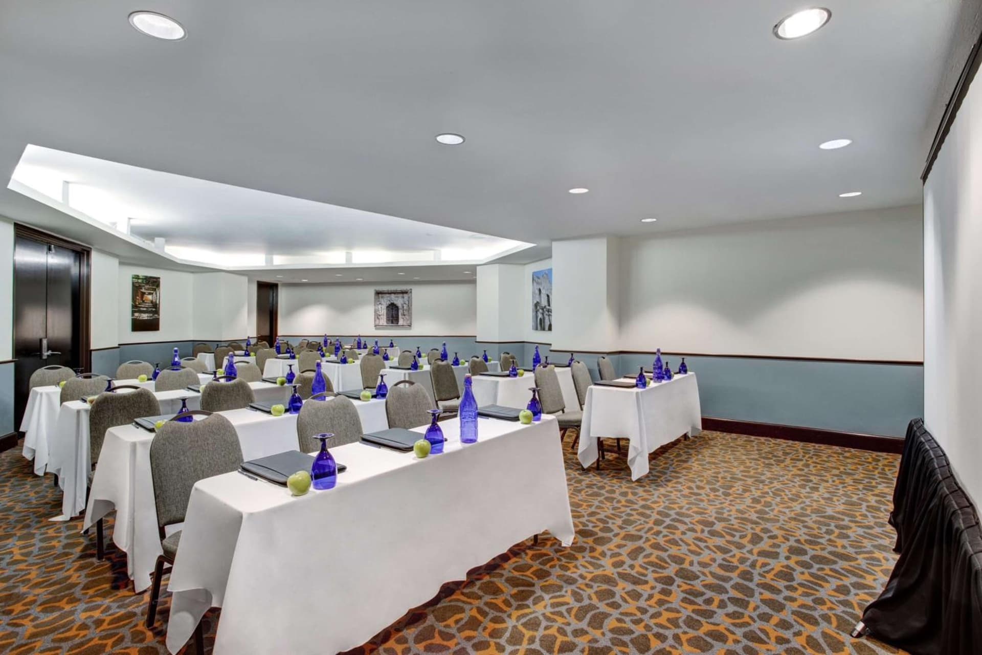 The Emily Morgan Hotel - A DoubleTree by Hilton gallery photo in San Antonio, TX — image 74