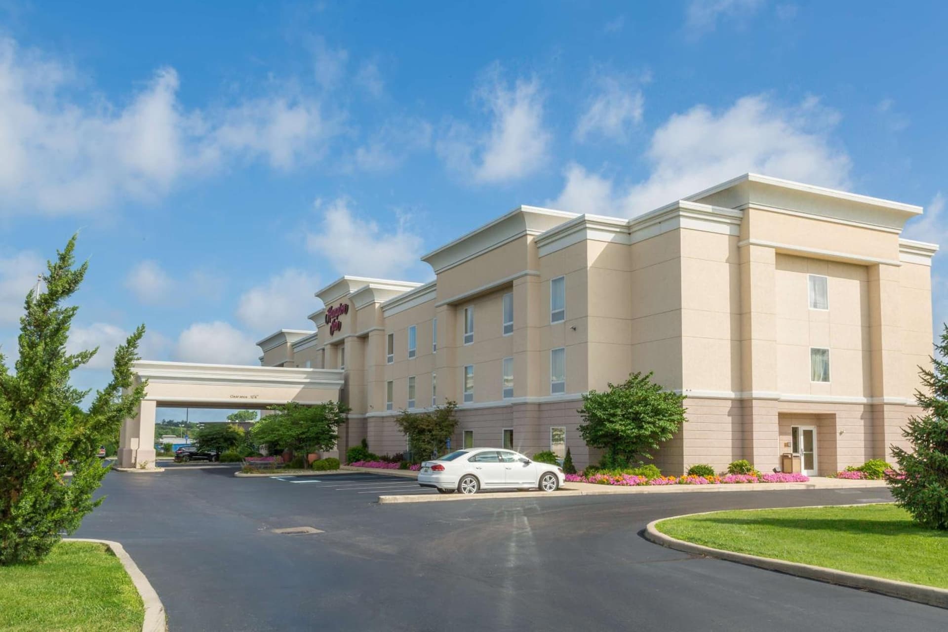Hampton Inn Goshen interior in Goshen, IN — gallery photo 2