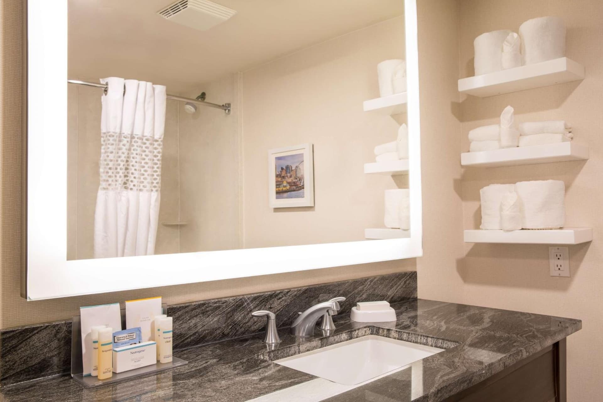 Hampton Inn & Suites Seattle-Downtown gallery photo in Seattle, WA — image 27