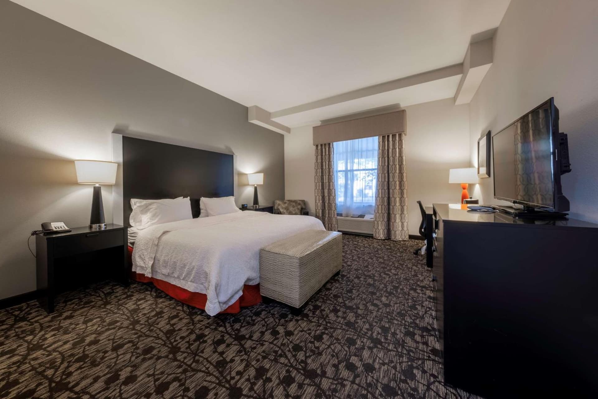 Hampton Inn & Suites DuPont interior in DuPont, WA — gallery photo 2