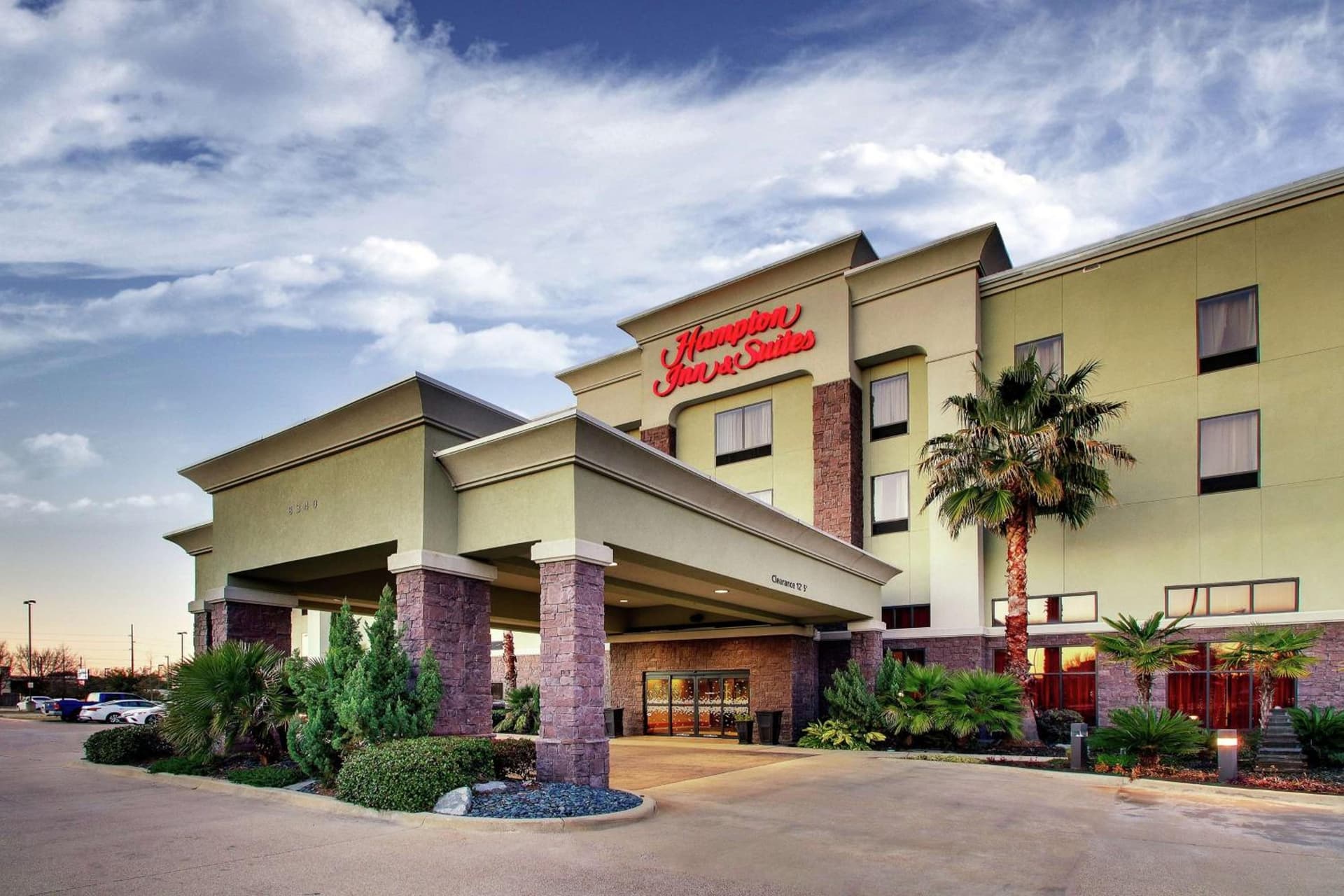 Hampton Inn & Suites Shreveport featured exterior or lobby in Shreveport, LA — similar hotel