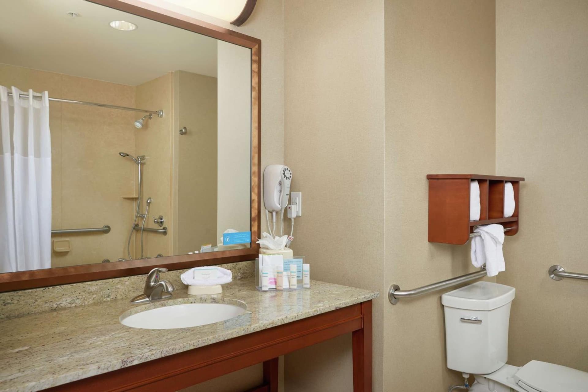 Hampton Inn and Suites Salem gallery photo in Salem, OR — image 15