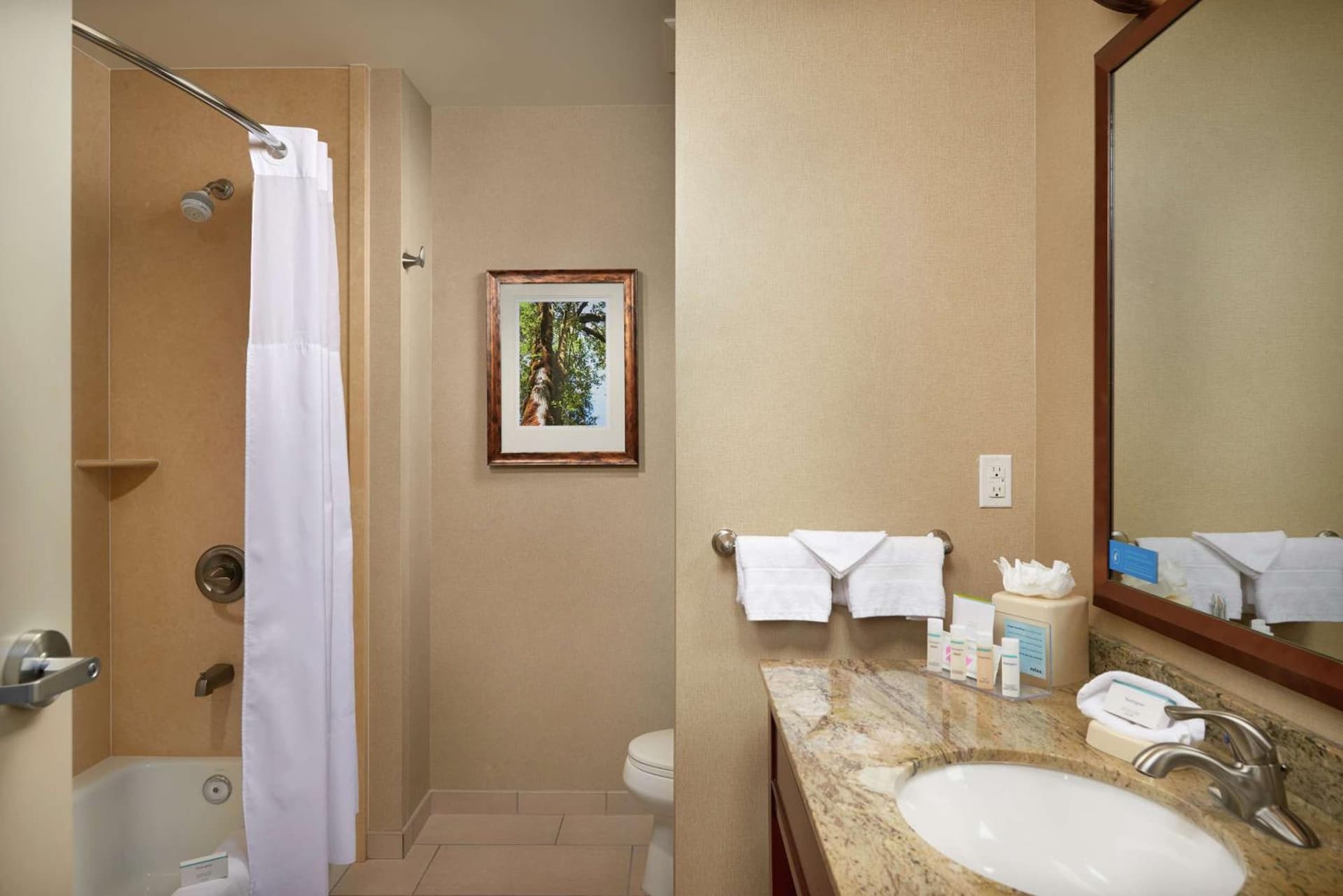 Hampton Inn and Suites Salem gallery photo in Salem, OR — image 25