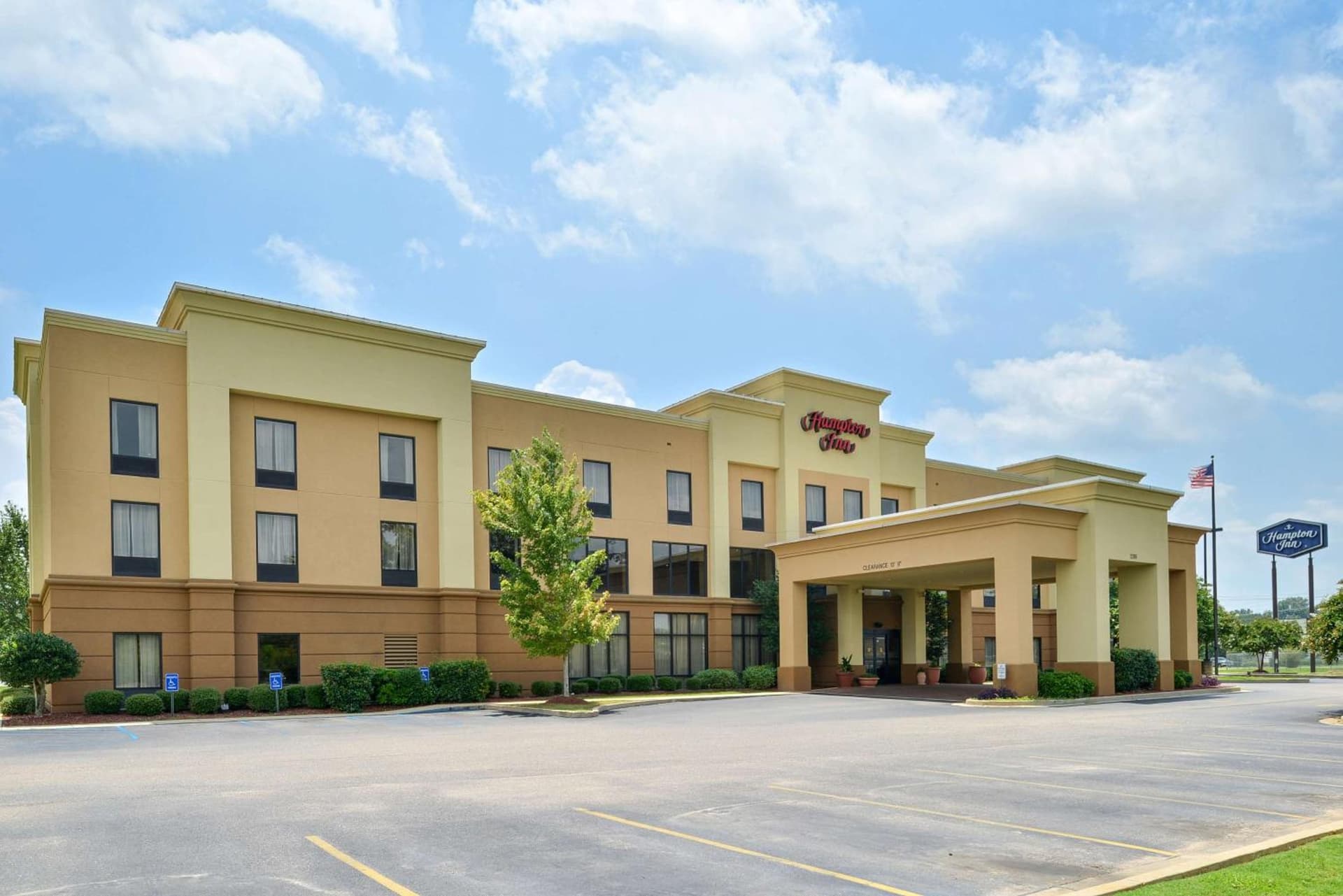 Hampton Inn Selma featured exterior or lobby in Selma, AL — similar hotel