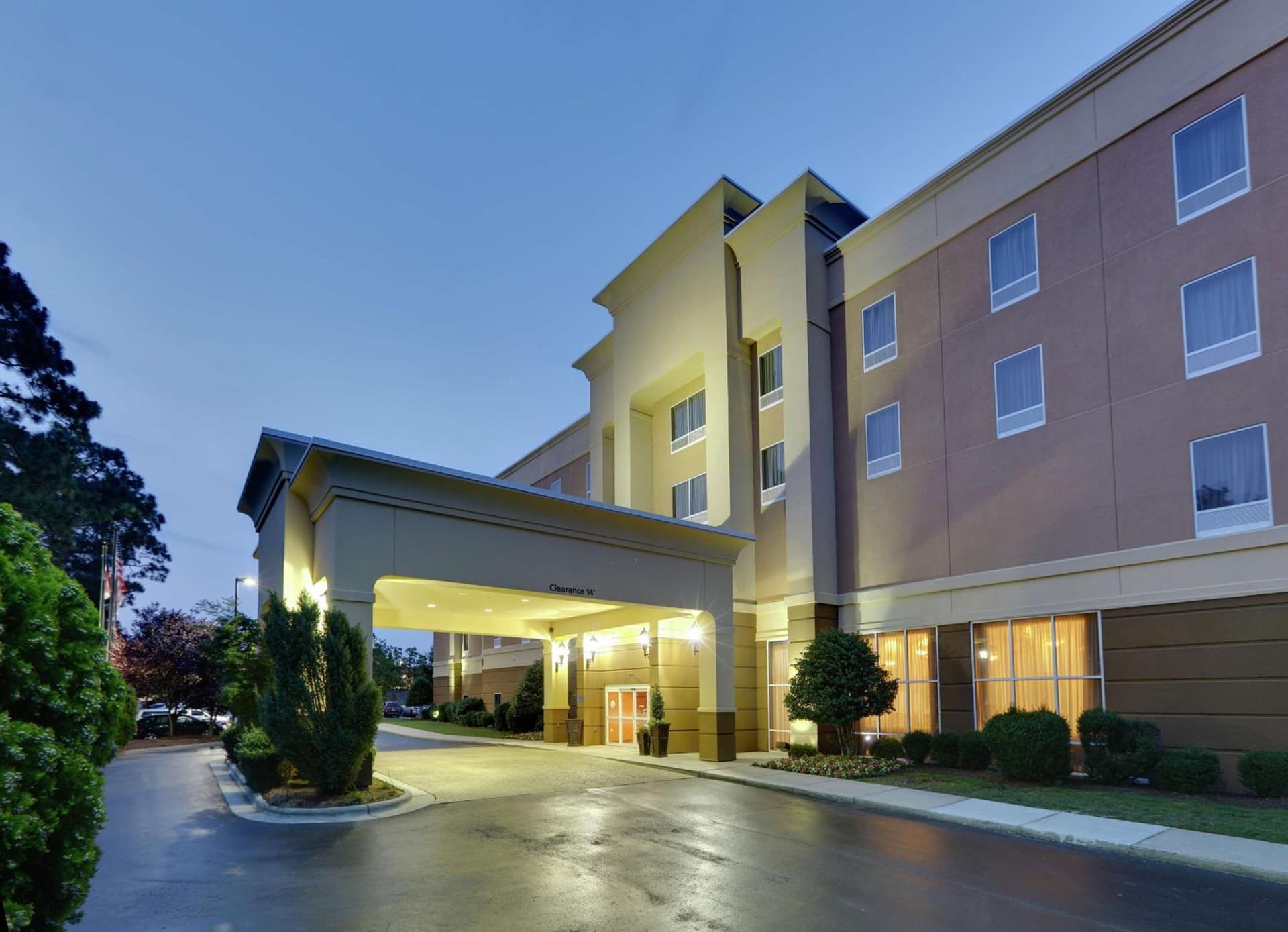 Hampton Inn & Suites Southern Pines-Pinehurst property views in Aberdeen, NC — gallery photo 3
