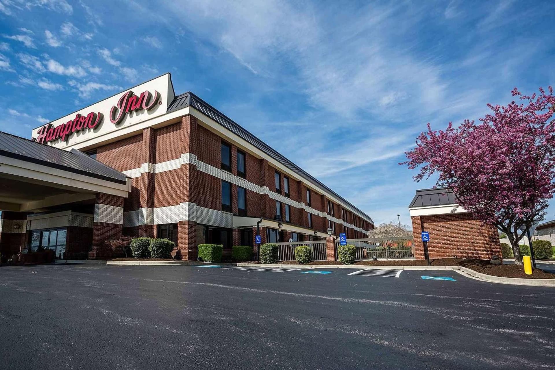 Hampton Inn Somerset interior in Somerset, KY — gallery photo 2