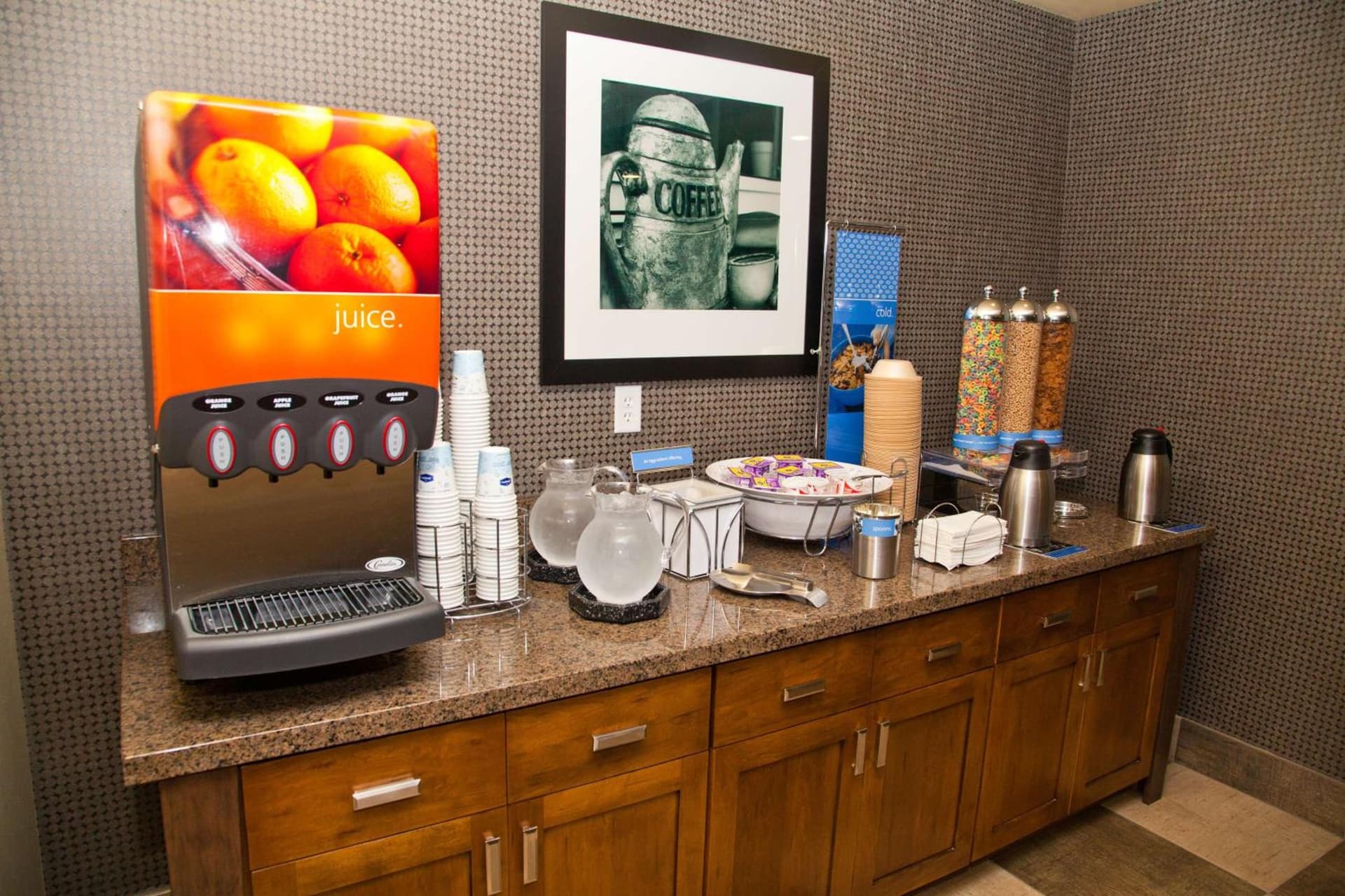 Hampton Inn & Suites Salinas gallery photo in Salinas, CA — image 7