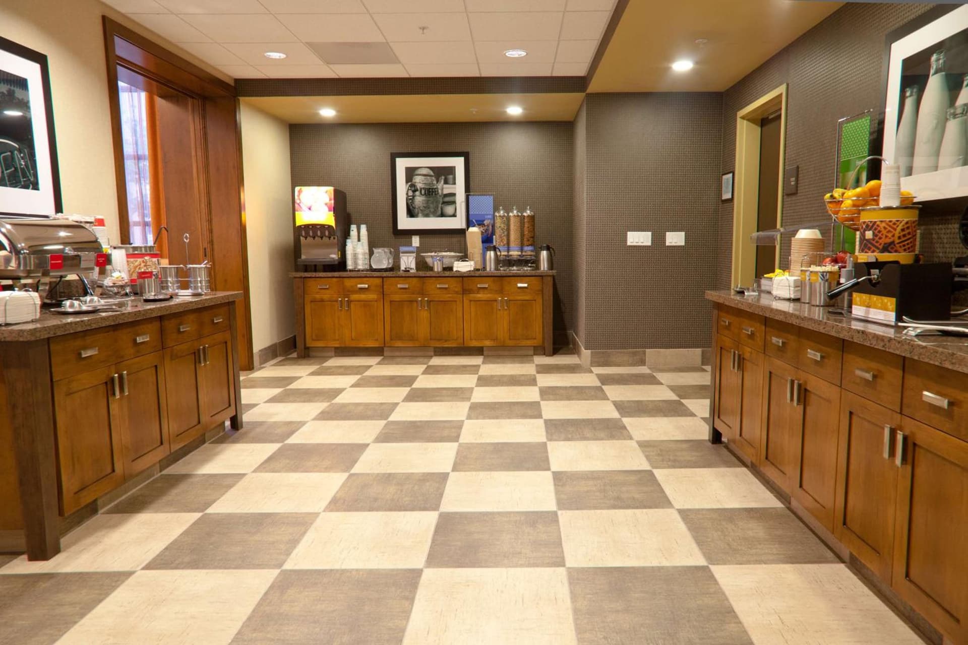Hampton Inn & Suites Salinas gallery photo in Salinas, CA — image 16