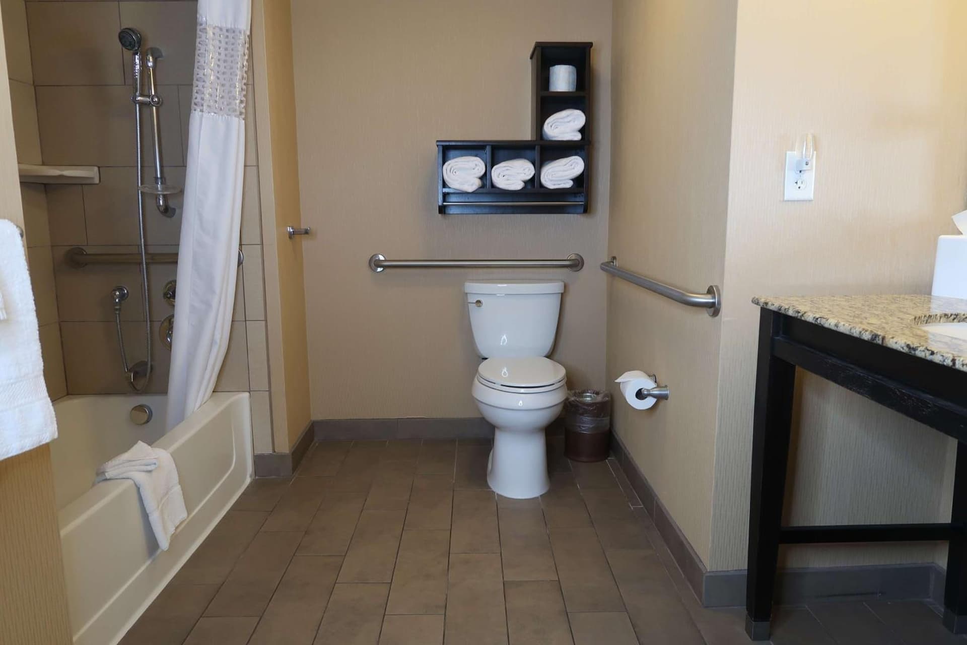 Hampton Inn & Suites Salinas gallery photo in Salinas, CA — image 21