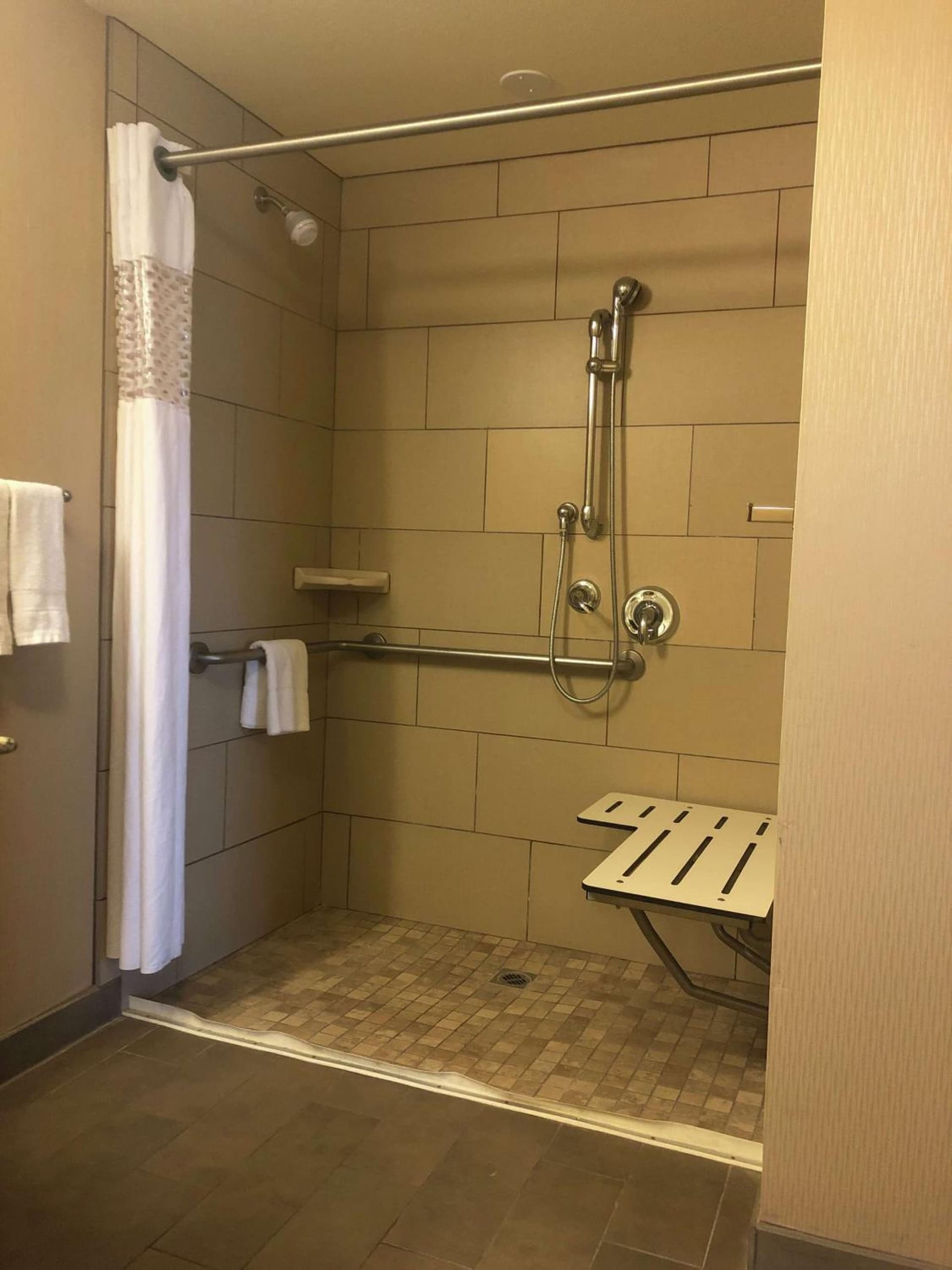 Hampton Inn & Suites Salinas gallery photo in Salinas, CA — image 5