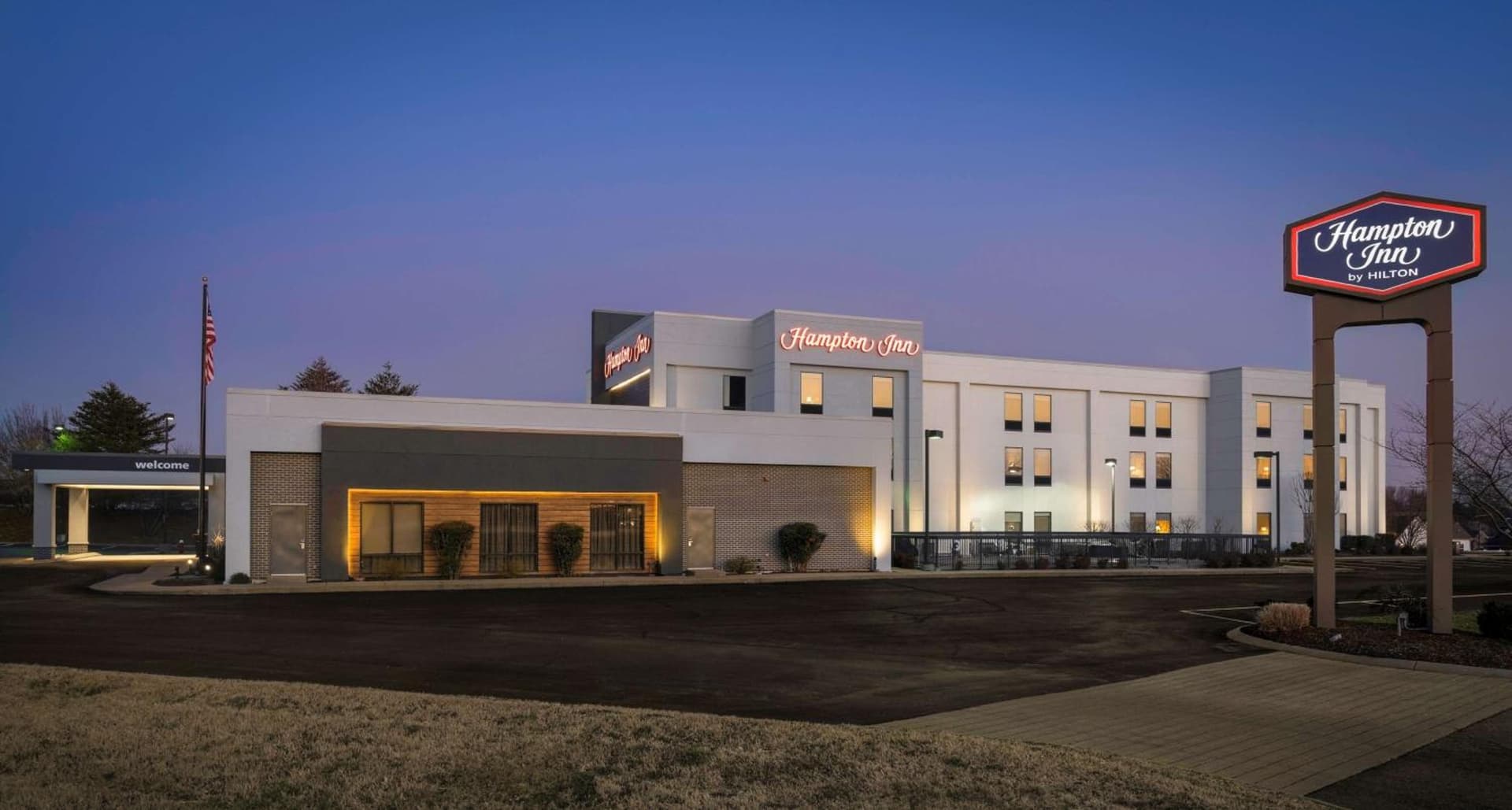 Hampton Inn - Springfield interior in Springfield, TN — gallery photo 2