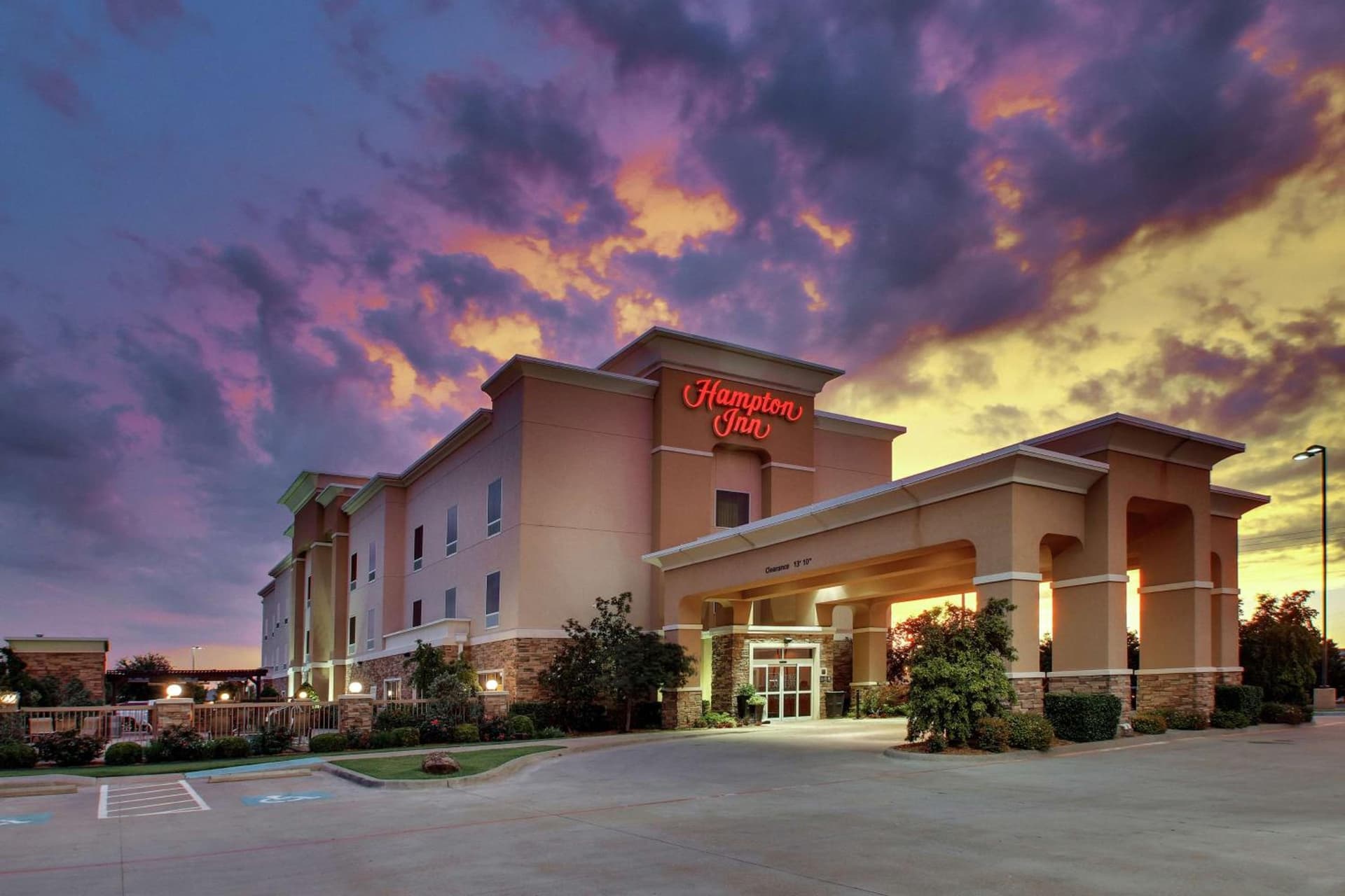 Hampton Inn Vernon interior in Vernon, TX — gallery photo 2