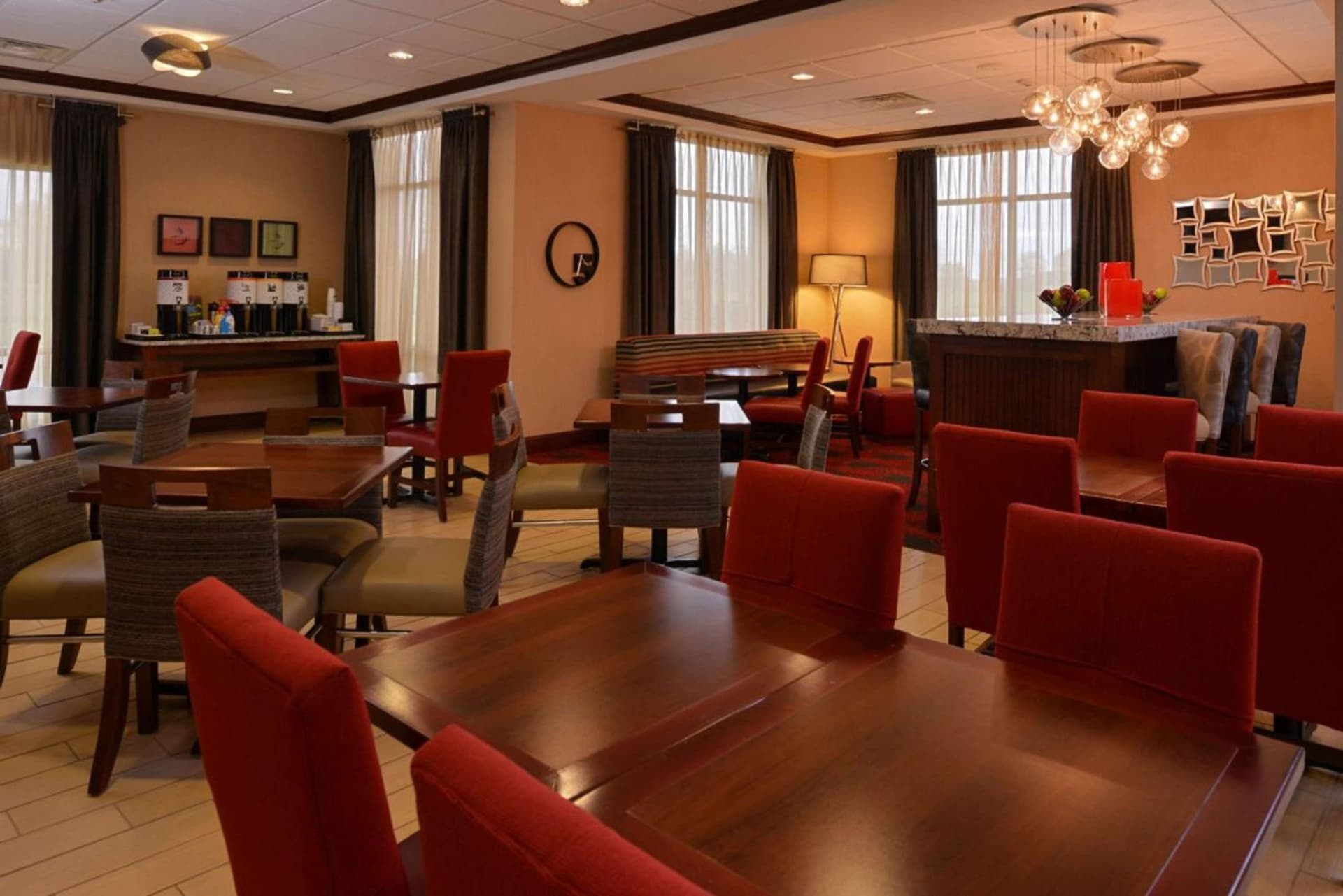 Hampton By Hilton Lincoln interior in Lincoln, IL — gallery photo 2