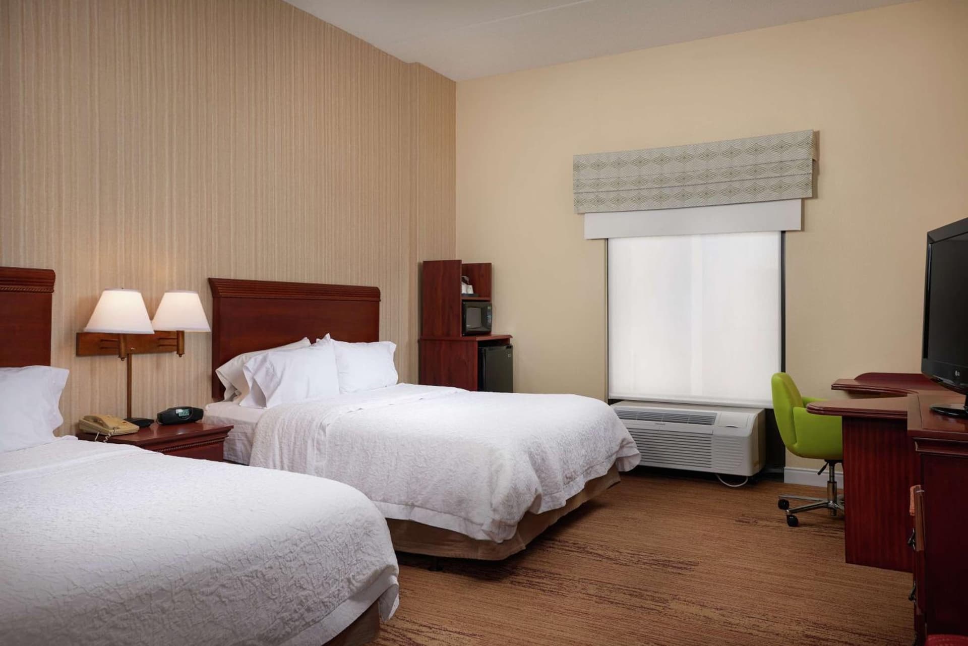 Hampton Inn Shrewsbury interior in Shrewsbury, PA — gallery photo 2