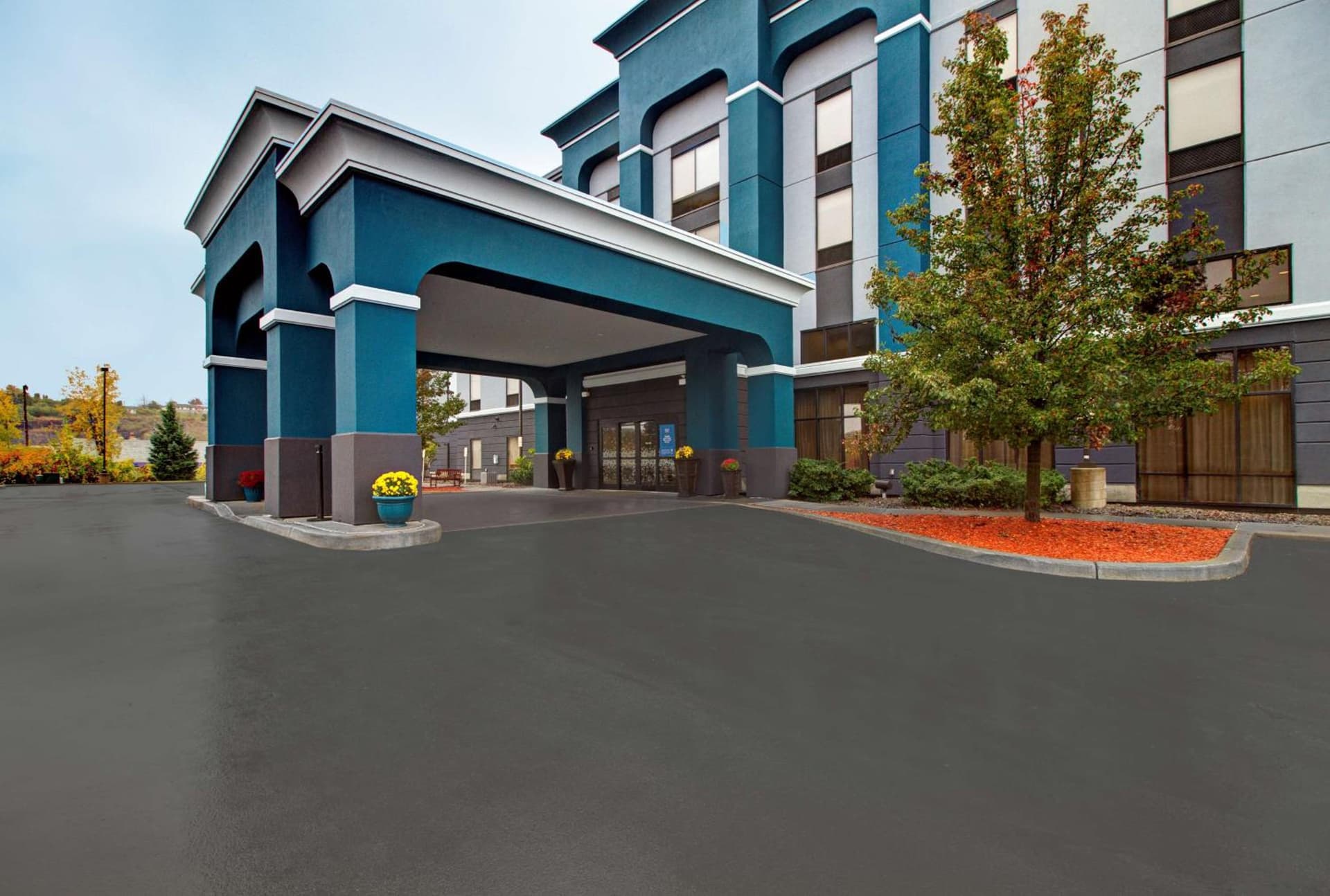 Hampton Inn & Suites by Hilton Syracuse Dewitt property views in East Syracuse, NY — gallery photo 3