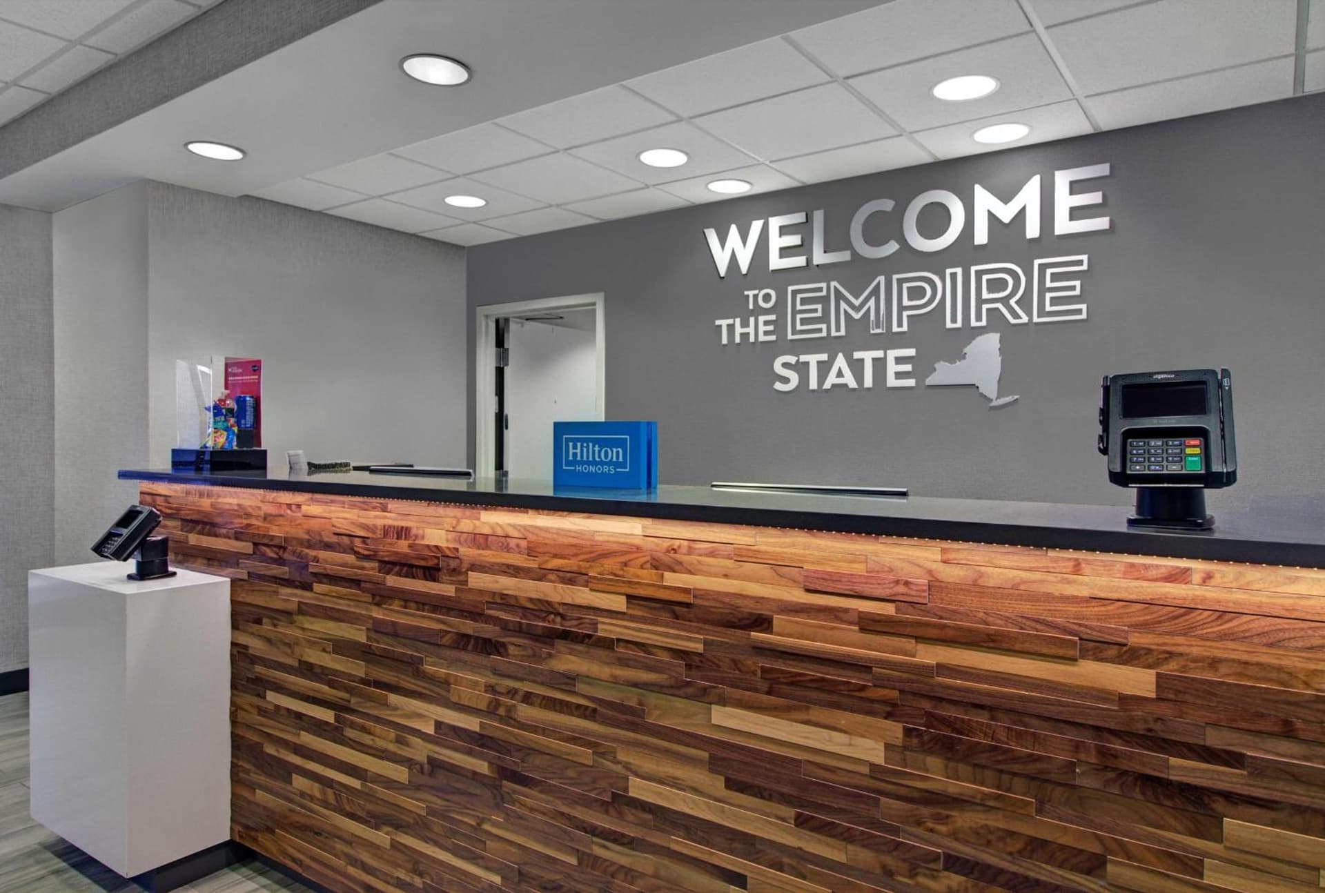 Hampton Inn & Suites by Hilton Syracuse Dewitt interior in East Syracuse, NY — gallery photo 2