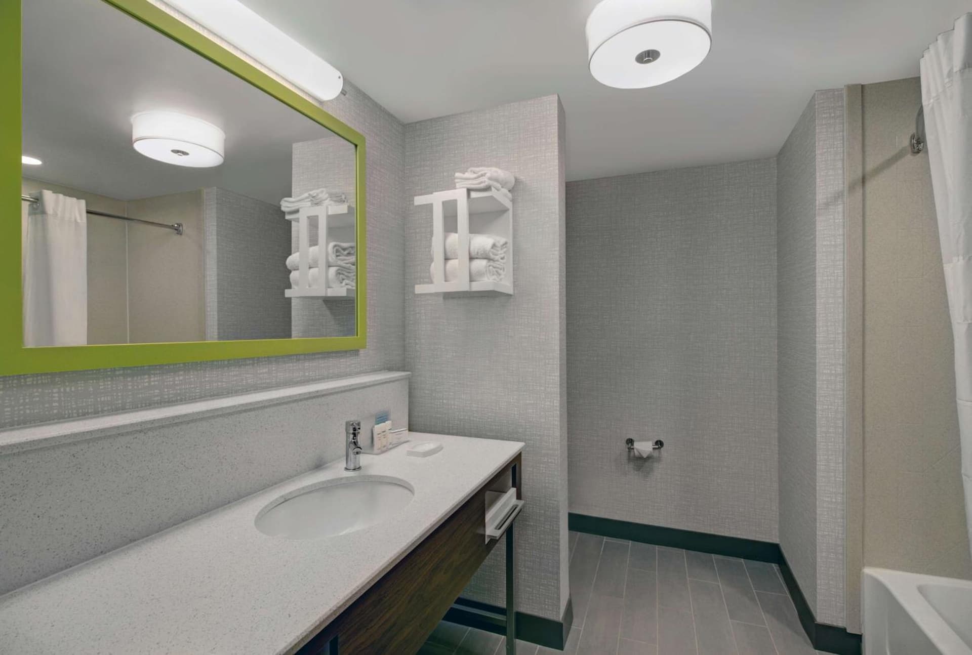 Hampton Inn & Suites by Hilton Syracuse Dewitt gallery photo in East Syracuse, NY — image 8