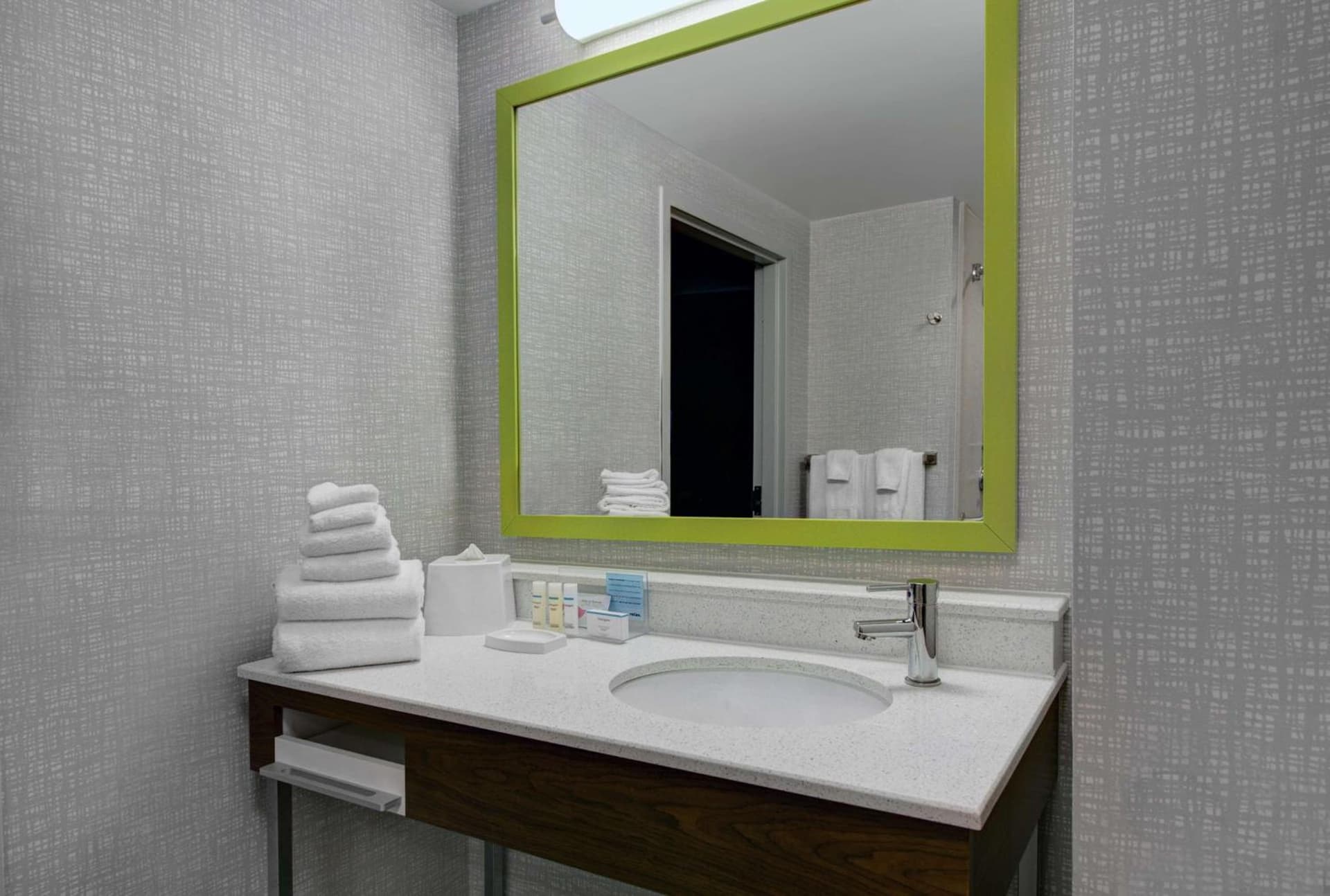 Hampton Inn & Suites by Hilton Syracuse Dewitt gallery photo in East Syracuse, NY — image 22