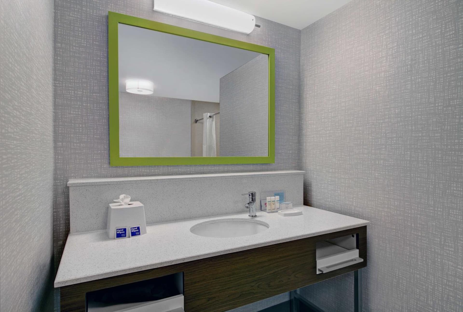 Hampton Inn & Suites by Hilton Syracuse Dewitt interior in East Syracuse, NY — gallery photo 2