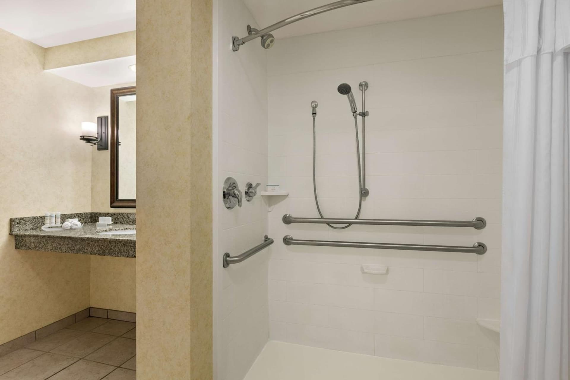 Homewood Suites Syracuse-Liverpool gallery photo in Liverpool, NY — image 4