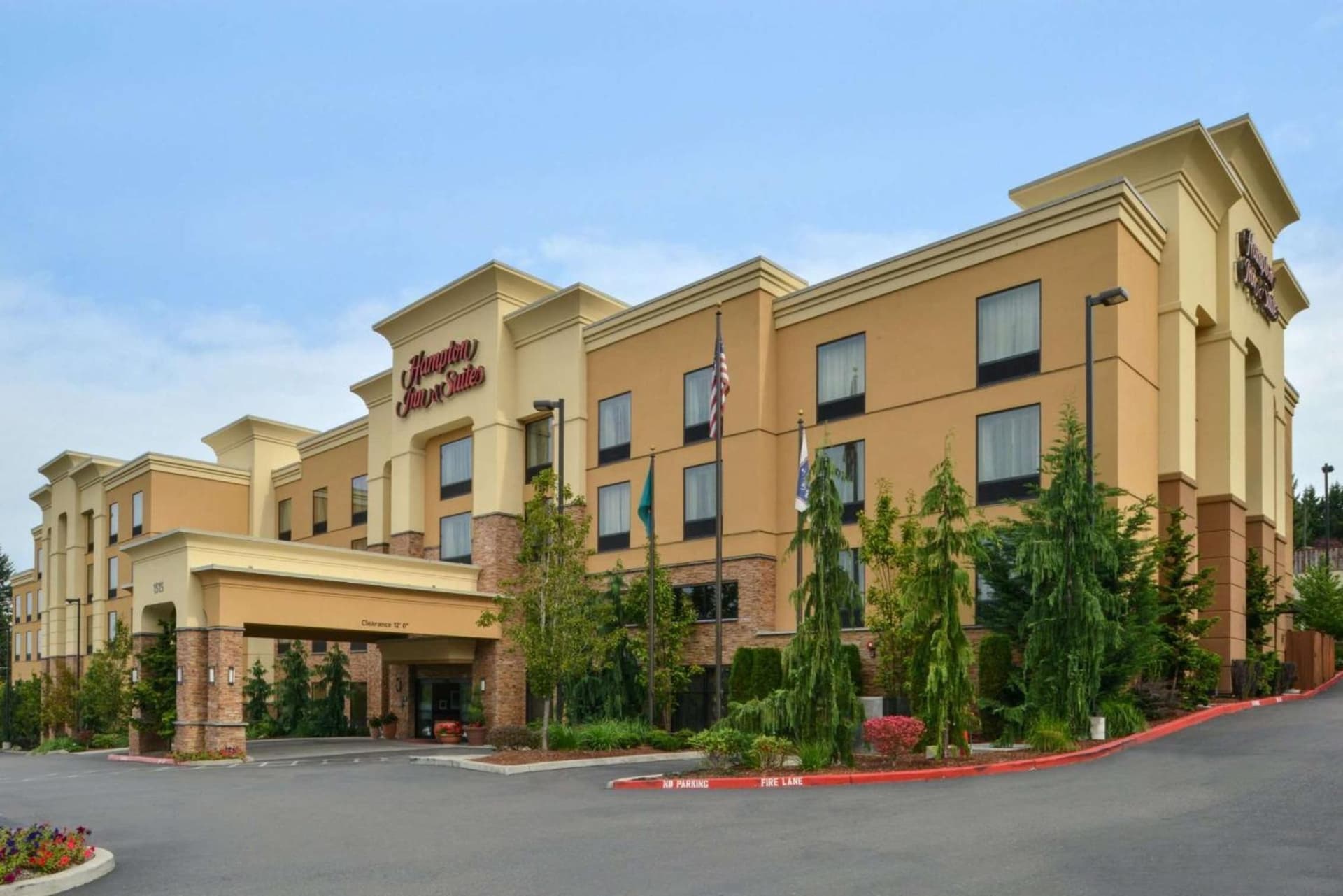 Hampton Inn & Suites Tacoma/Puyallup featured exterior or lobby in Puyallup, WA — similar hotel