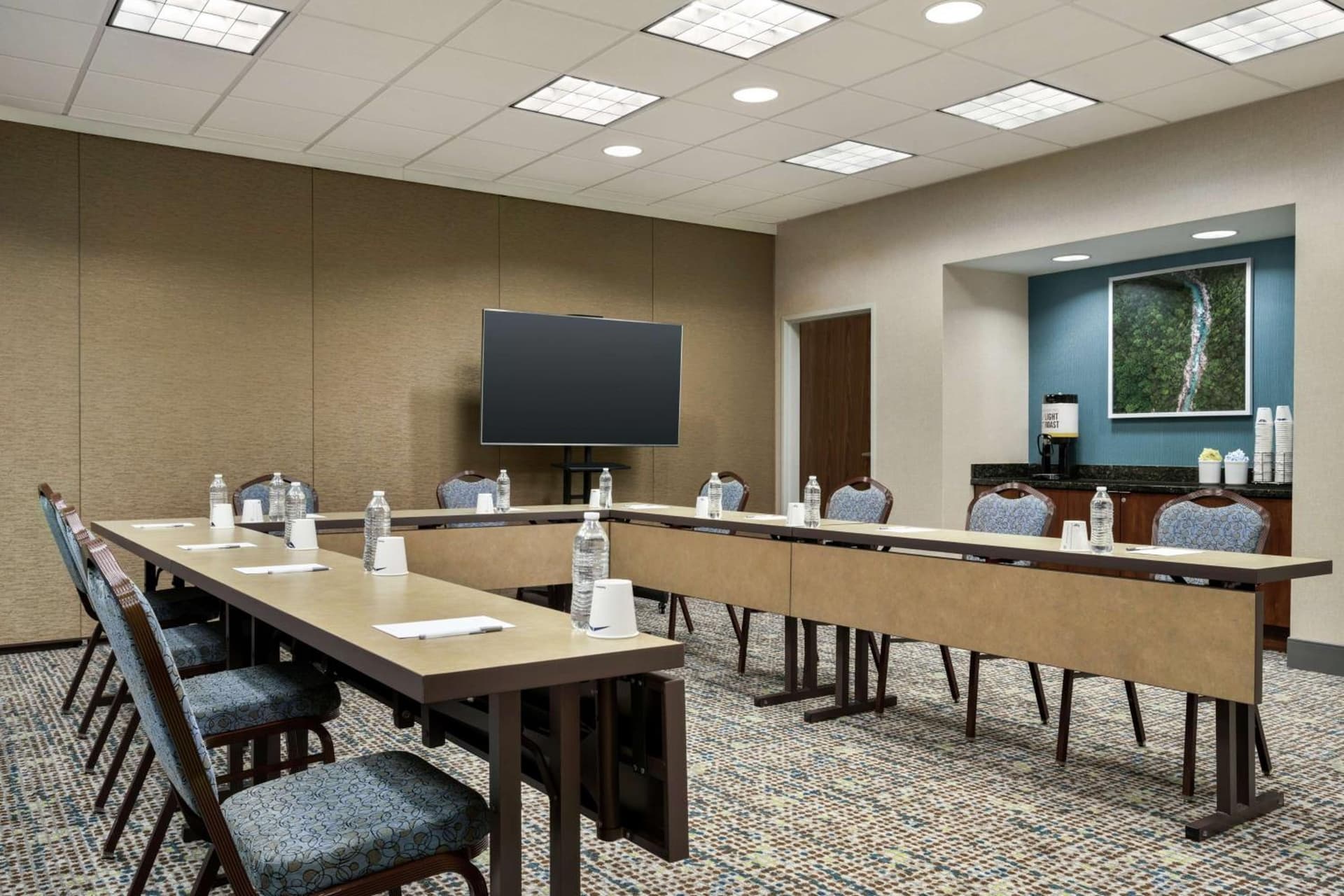 Hampton Inn & Suites Tacoma/Puyallup interior in Puyallup, WA — gallery photo 2