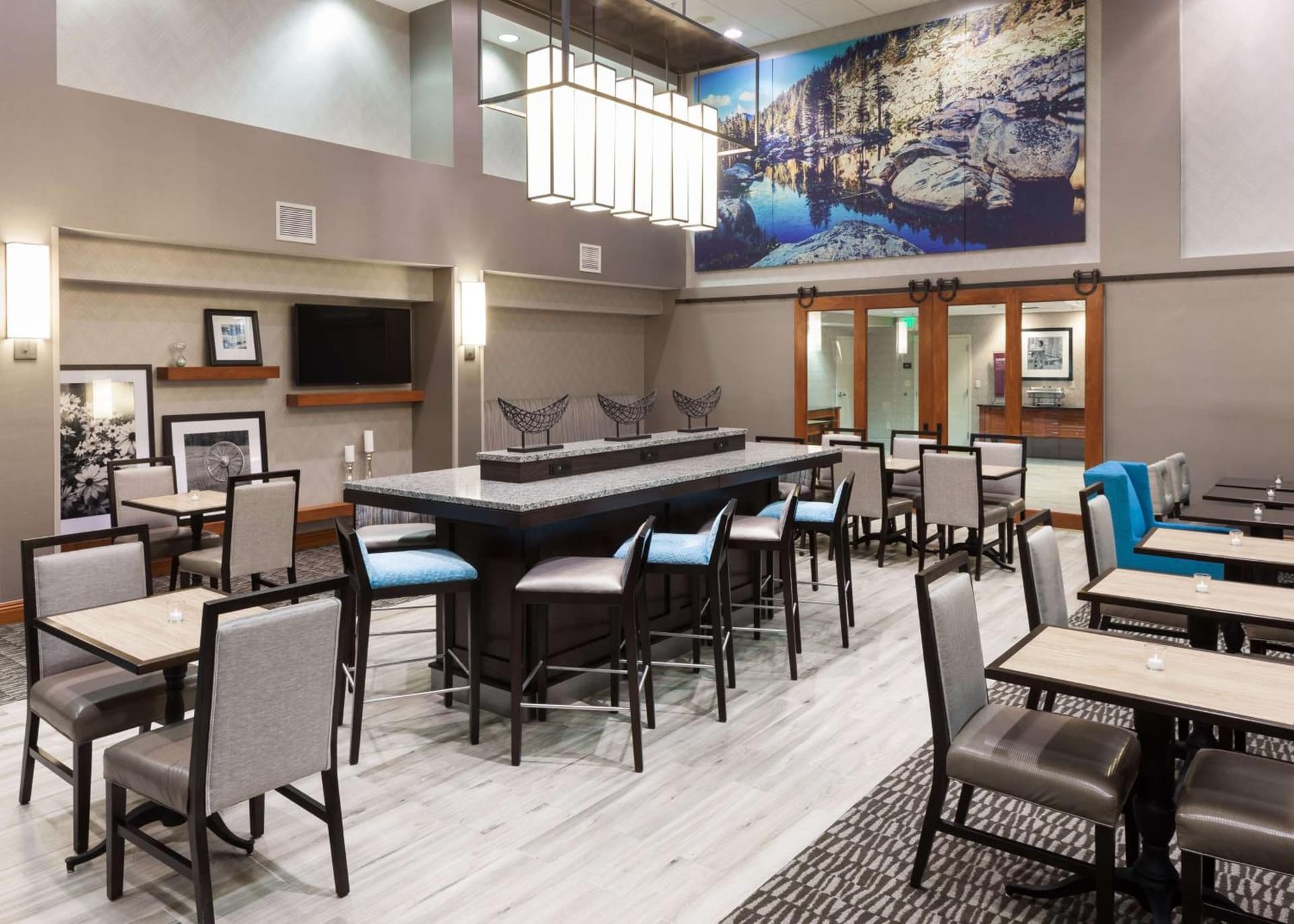 Hampton Inn & Suites Tulare gallery photo in Tulare, CA — image 9