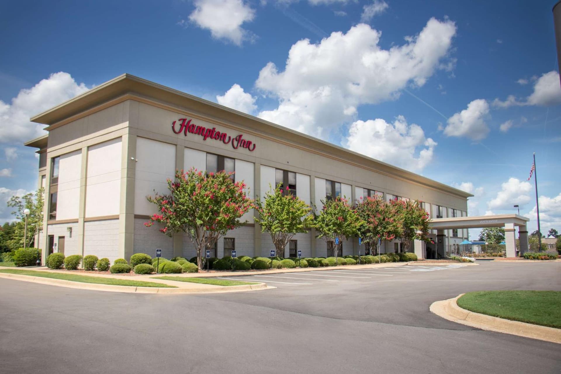 Hampton Inn Tuscaloosa - East property views in Tuscaloosa, AL — gallery photo 3