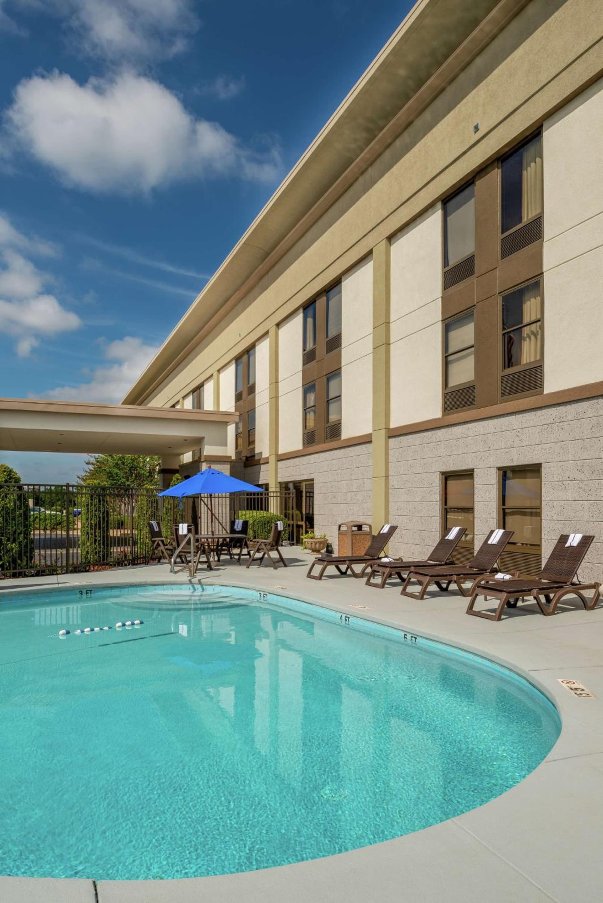 Hampton Inn Tuscaloosa - East interior in Tuscaloosa, AL — gallery photo 2